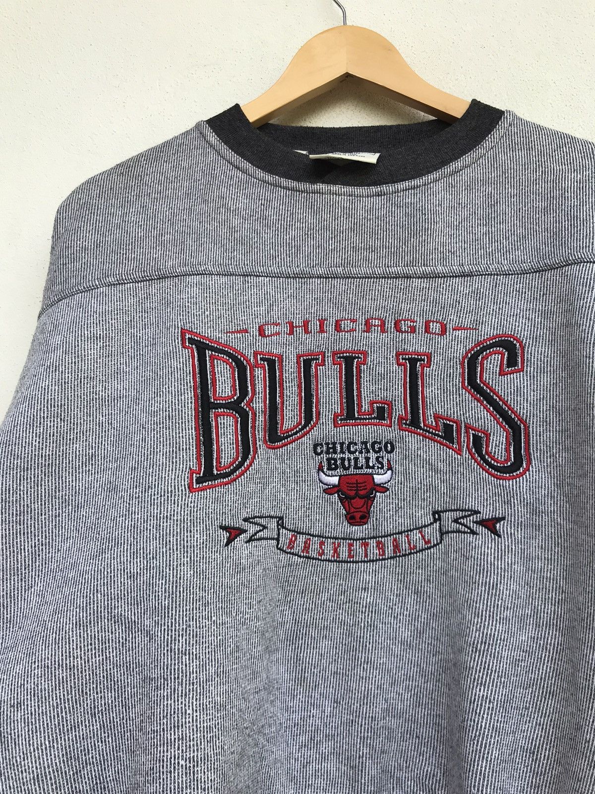 Lee Vintage Lee Chicago Bulls Basketball Embroidered Sweatshirts Size US L / EU 52-54 / 3 - 6 Thumbnail