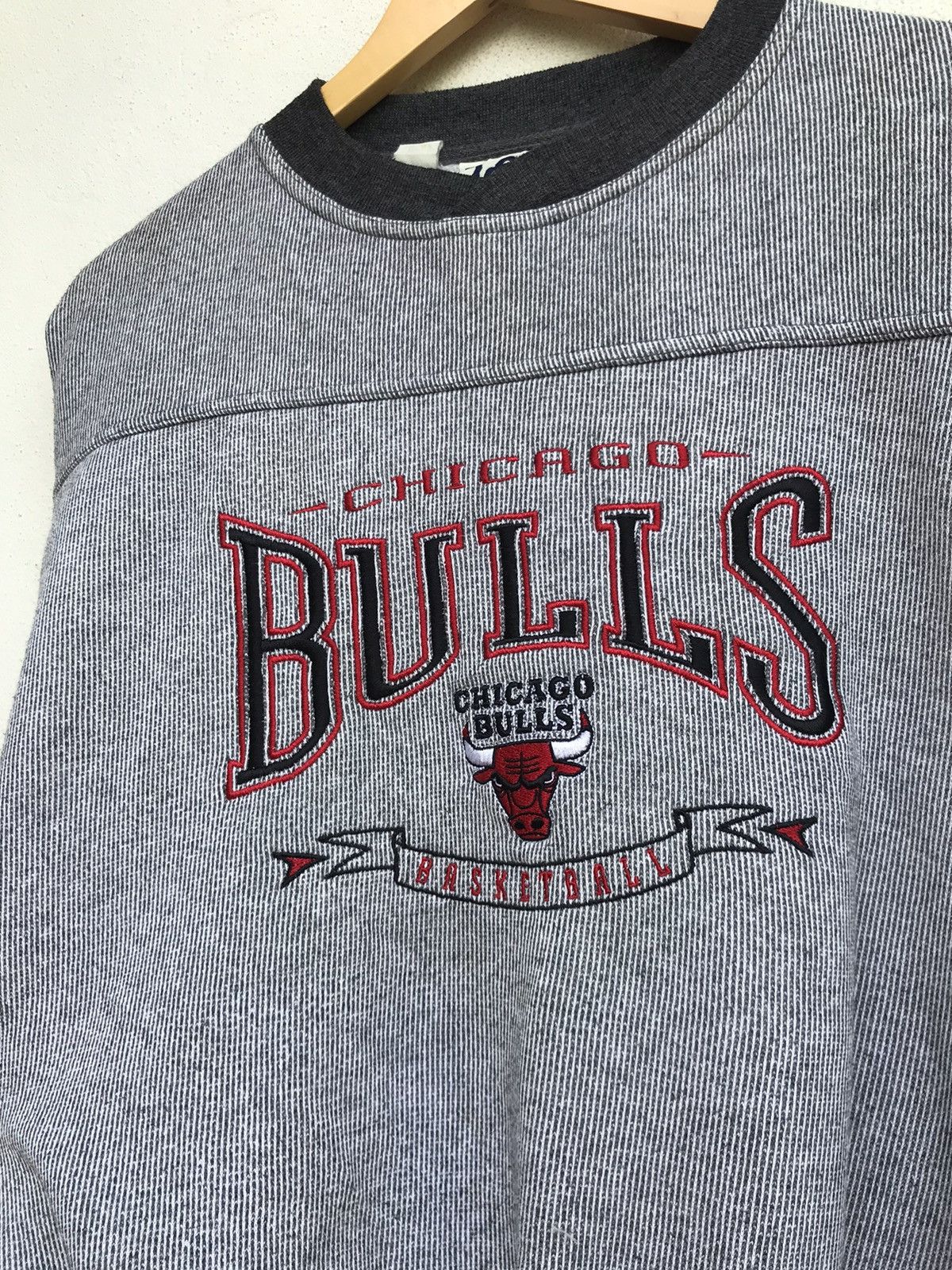 Lee Vintage Lee Chicago Bulls Basketball Embroidered Sweatshirts Size US L / EU 52-54 / 3 - 3 Thumbnail