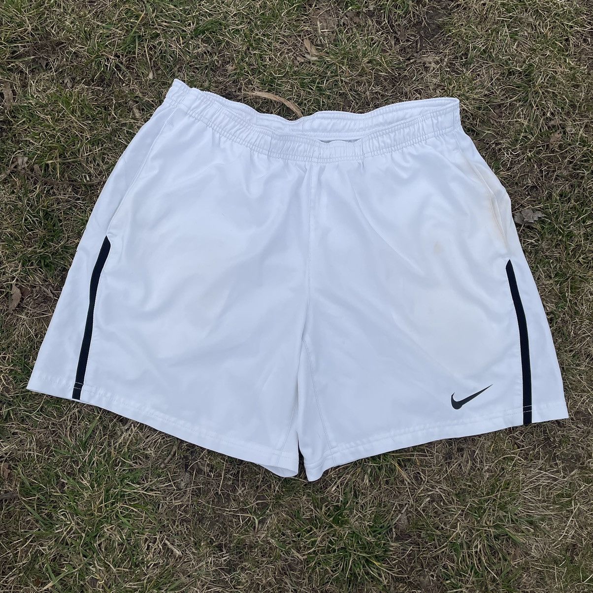 Vintage Vintage Nike Swoosh Shorts Y2K Skate Streetwear White 34 Size US 34 / EU 50 - 2 Thumbnail
