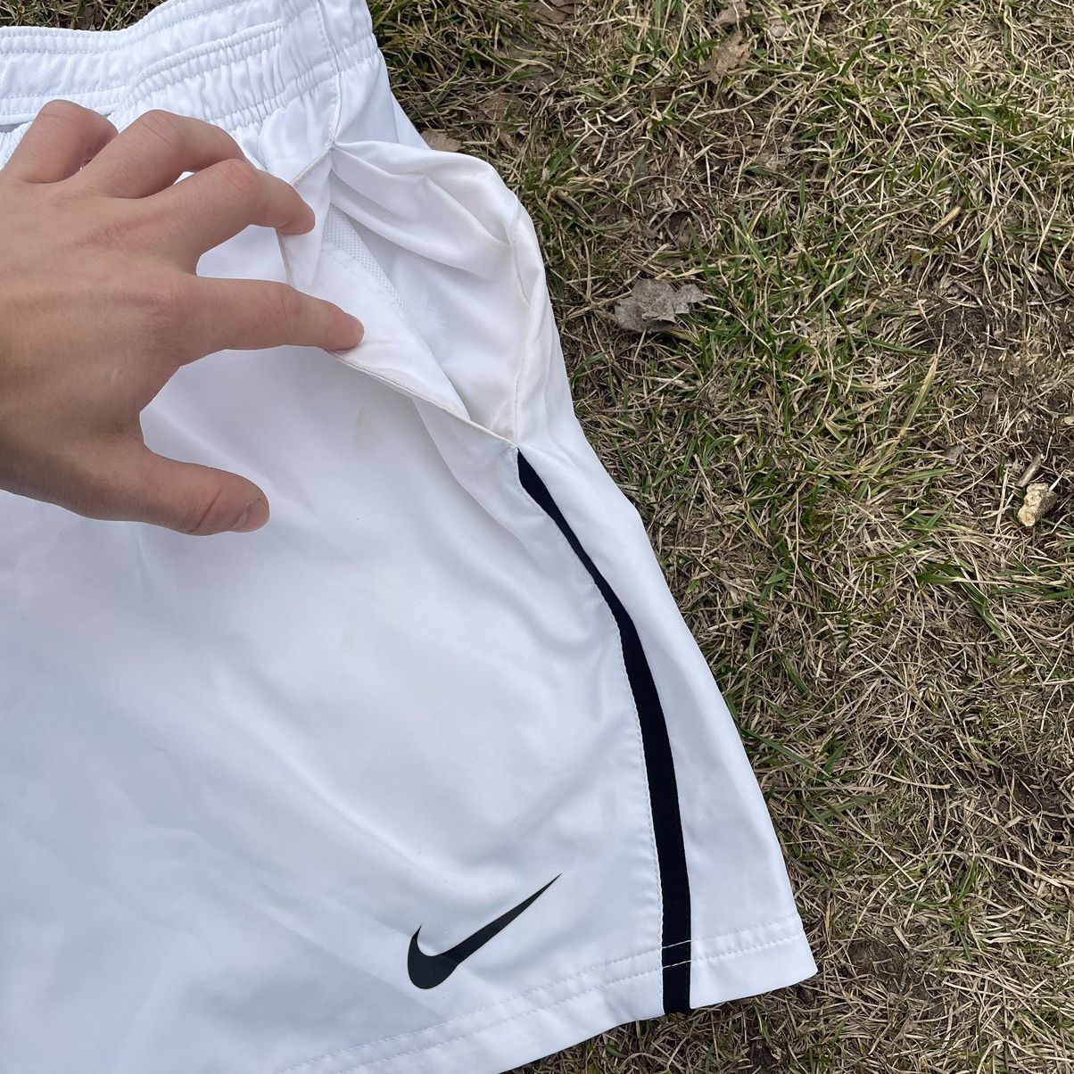 Vintage Vintage Nike Swoosh Shorts Y2K Skate Streetwear White 34 Size US 34 / EU 50 - 6 Thumbnail