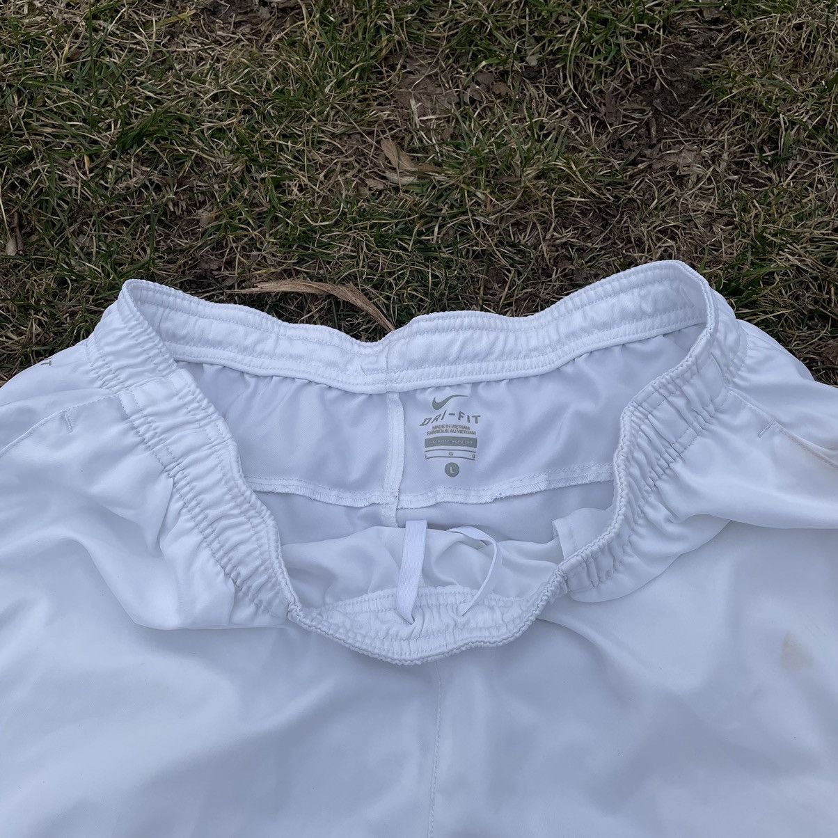 Vintage Vintage Nike Swoosh Shorts Y2K Skate Streetwear White 34 Size US 34 / EU 50 - 7 Thumbnail
