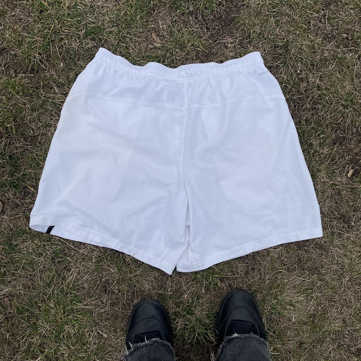 Vintage Vintage Nike Swoosh Shorts Y2K Skate Streetwear White 34 Size US 34 / EU 50 - 8 Thumbnail