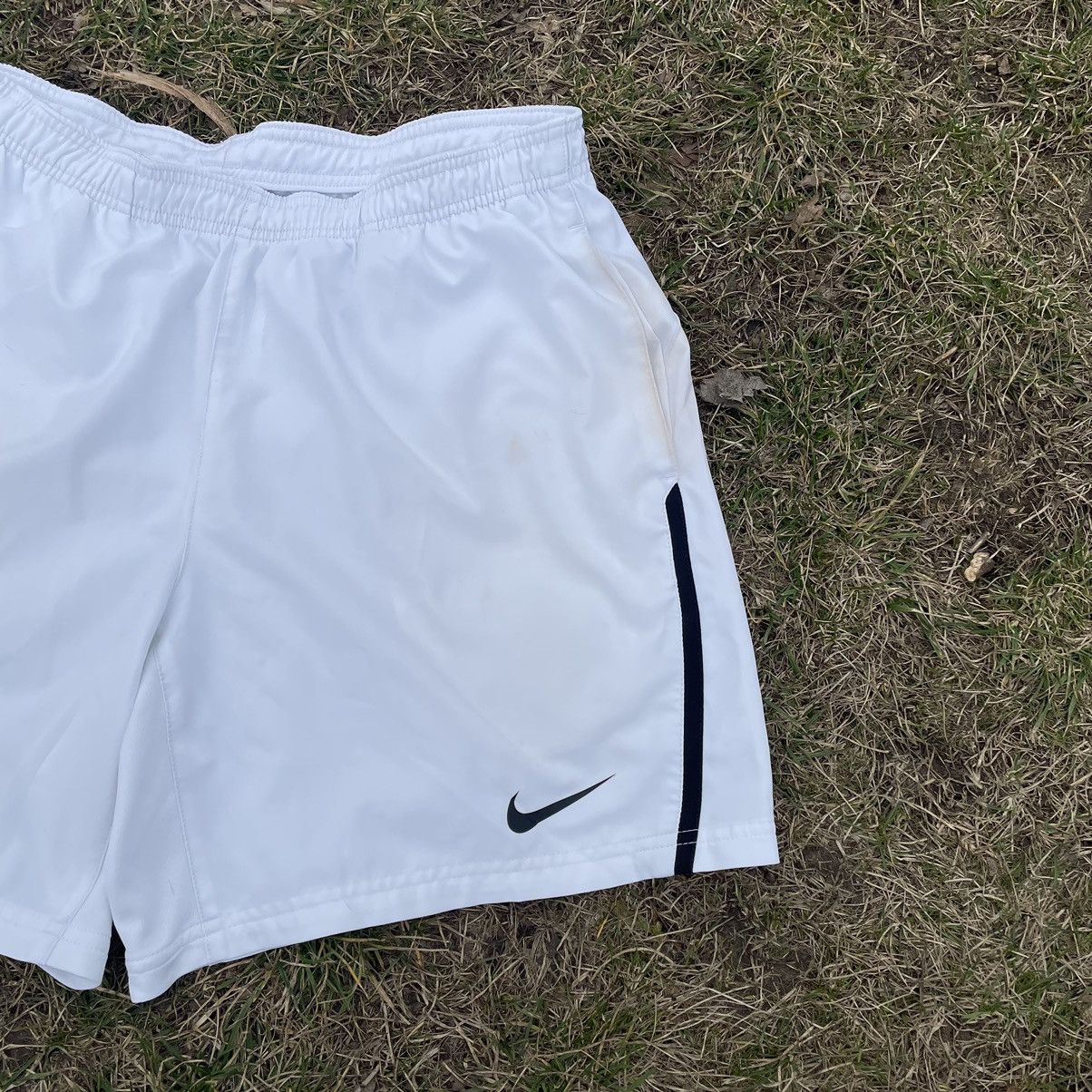 Vintage Vintage Nike Swoosh Shorts Y2K Skate Streetwear White 34 Size US 34 / EU 50 - 3 Thumbnail