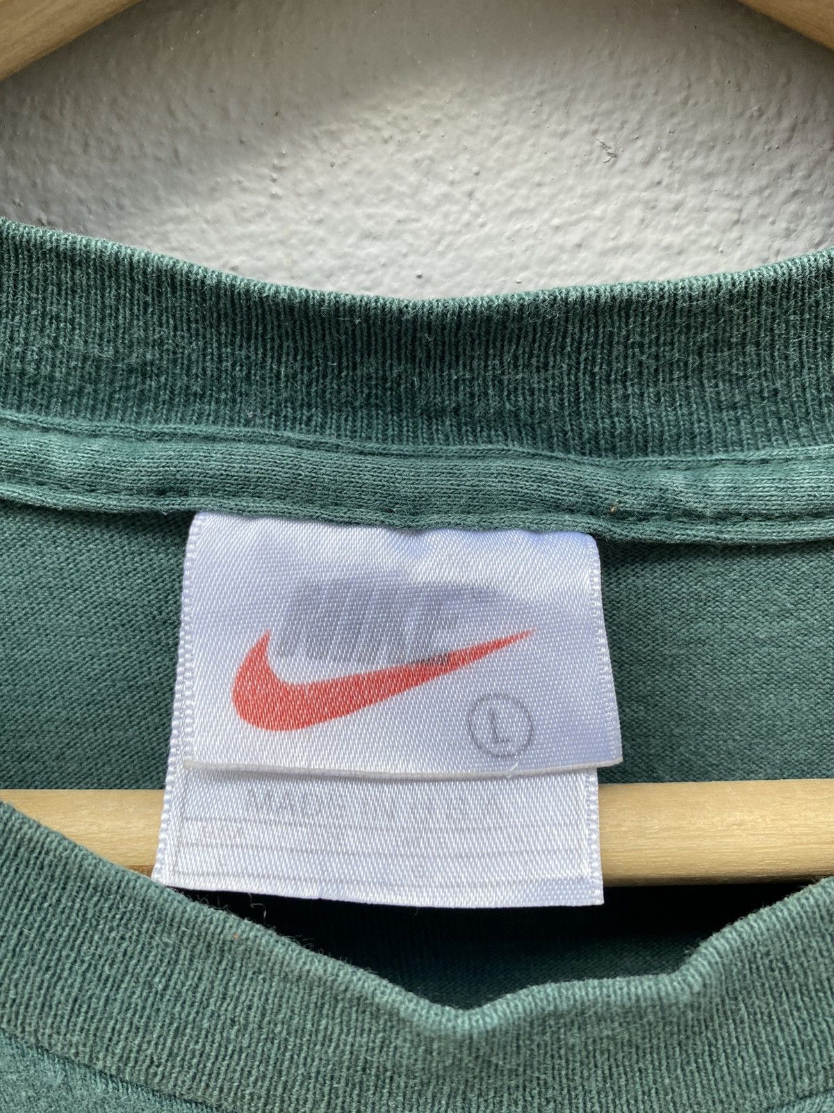 Nike Vintage 90s NIKE Vertical Logo Swoosh Green T-shirt Size US L / EU 52-54 / 3 - 2 Thumbnail