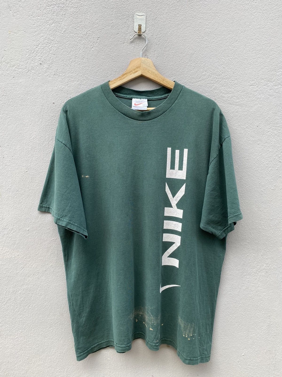 Nike Vintage 90s NIKE Vertical Logo Swoosh Green T-shirt Size US L / EU 52-54 / 3 - 1 Thumbnail