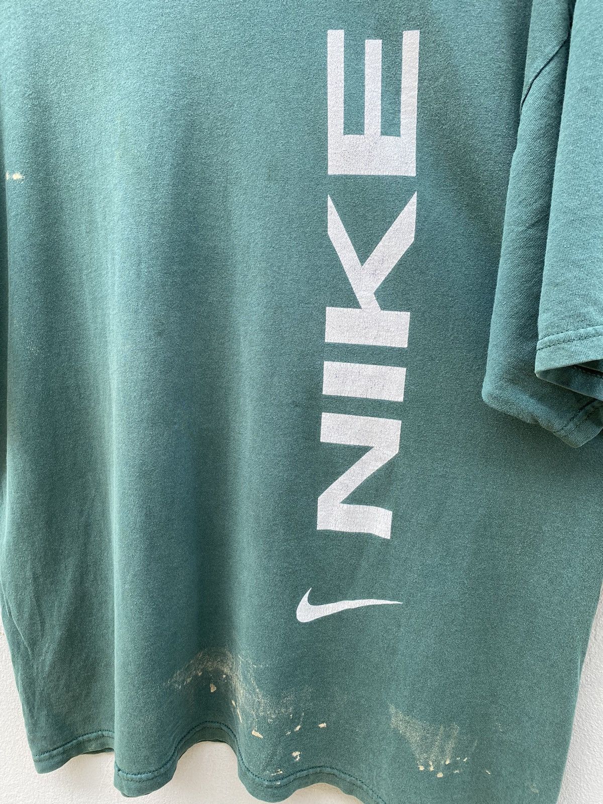 Nike Vintage 90s NIKE Vertical Logo Swoosh Green T-shirt Size US L / EU 52-54 / 3 - 3 Thumbnail