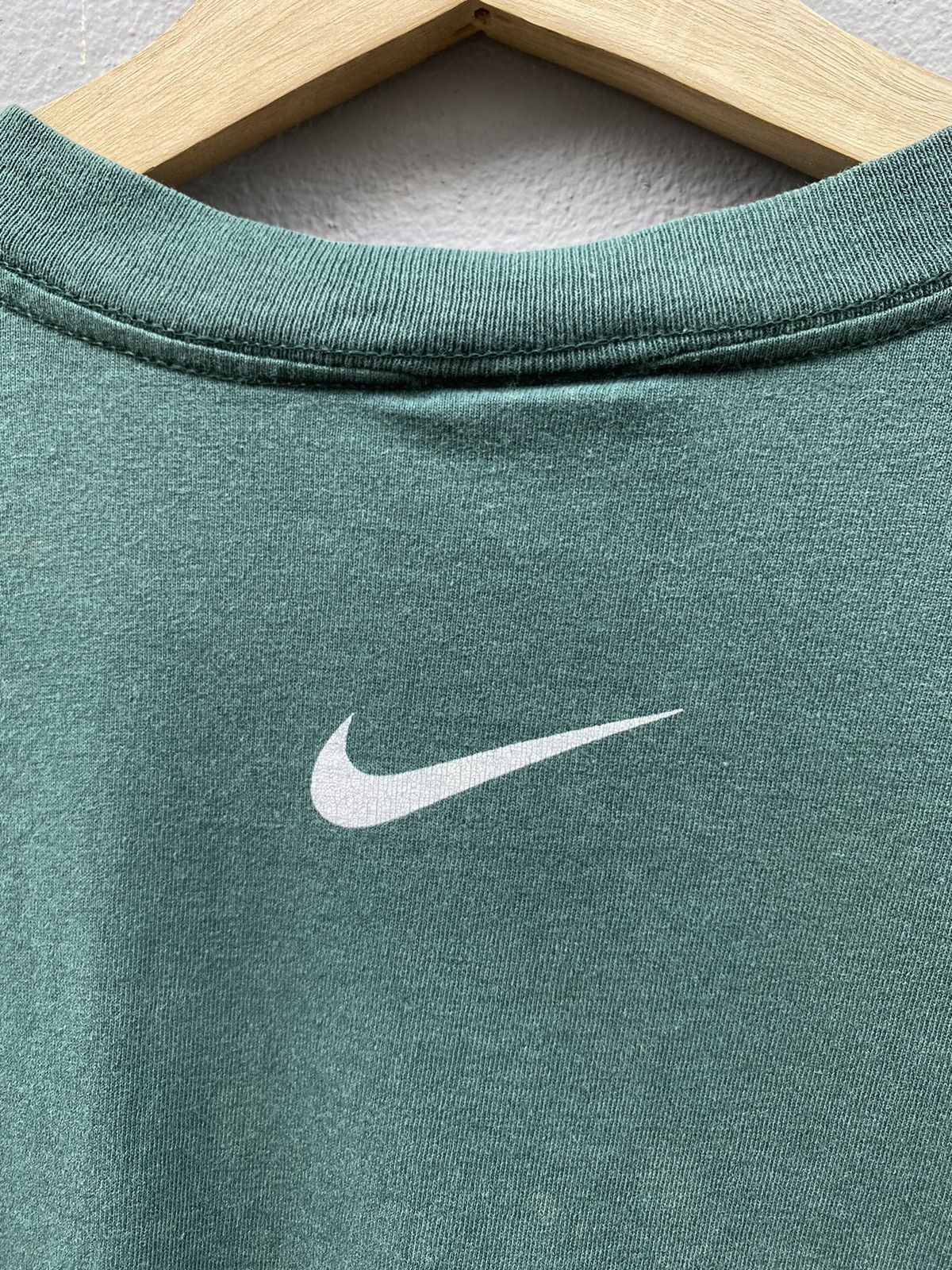 Nike Vintage 90s NIKE Vertical Logo Swoosh Green T-shirt Size US L / EU 52-54 / 3 - 8 Thumbnail
