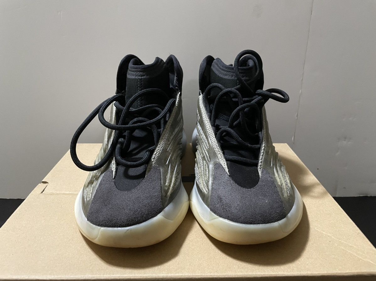 Yeezy QNTM Barium