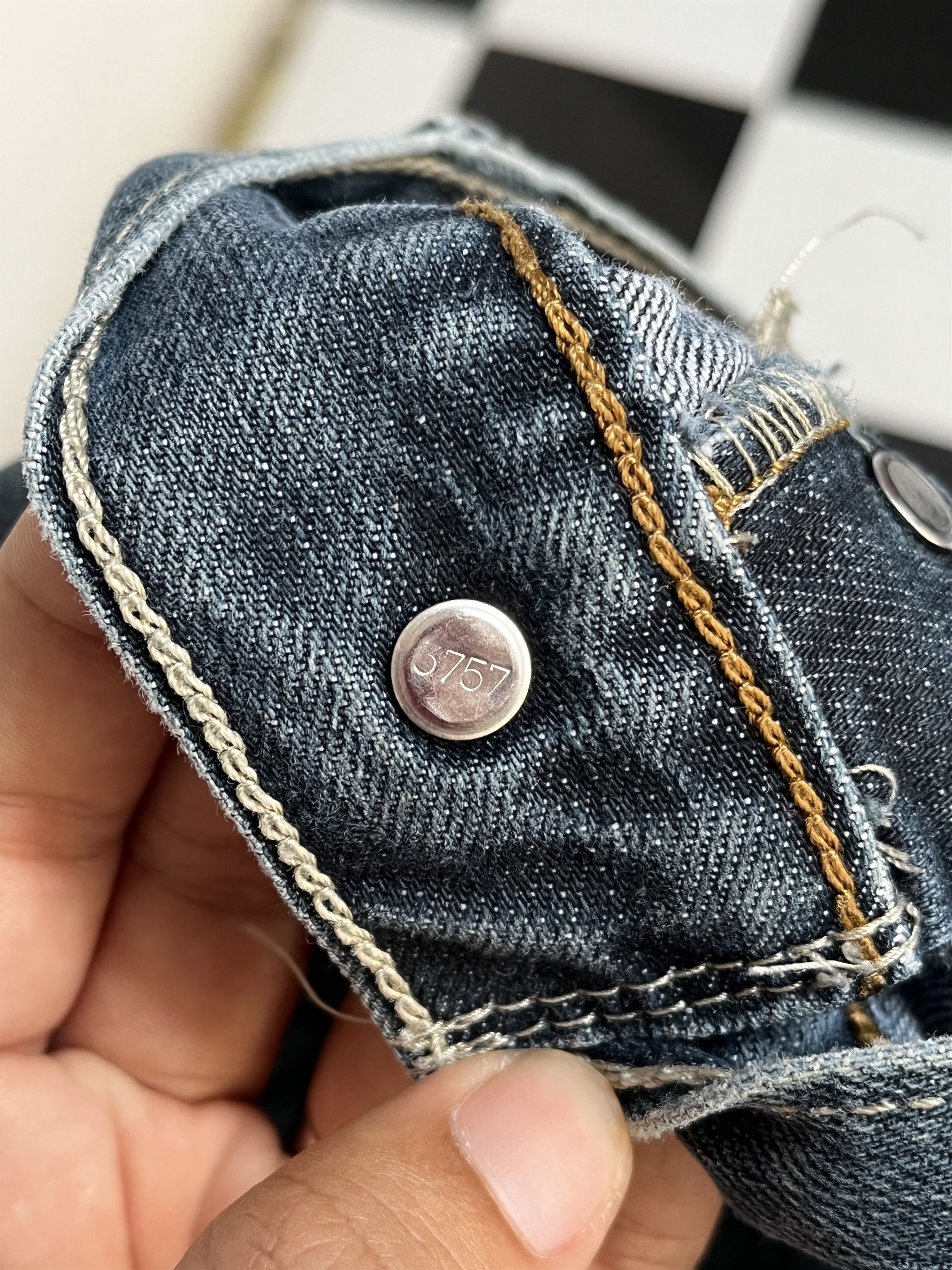 Vintage Levi's 501 Denim Jeans L124