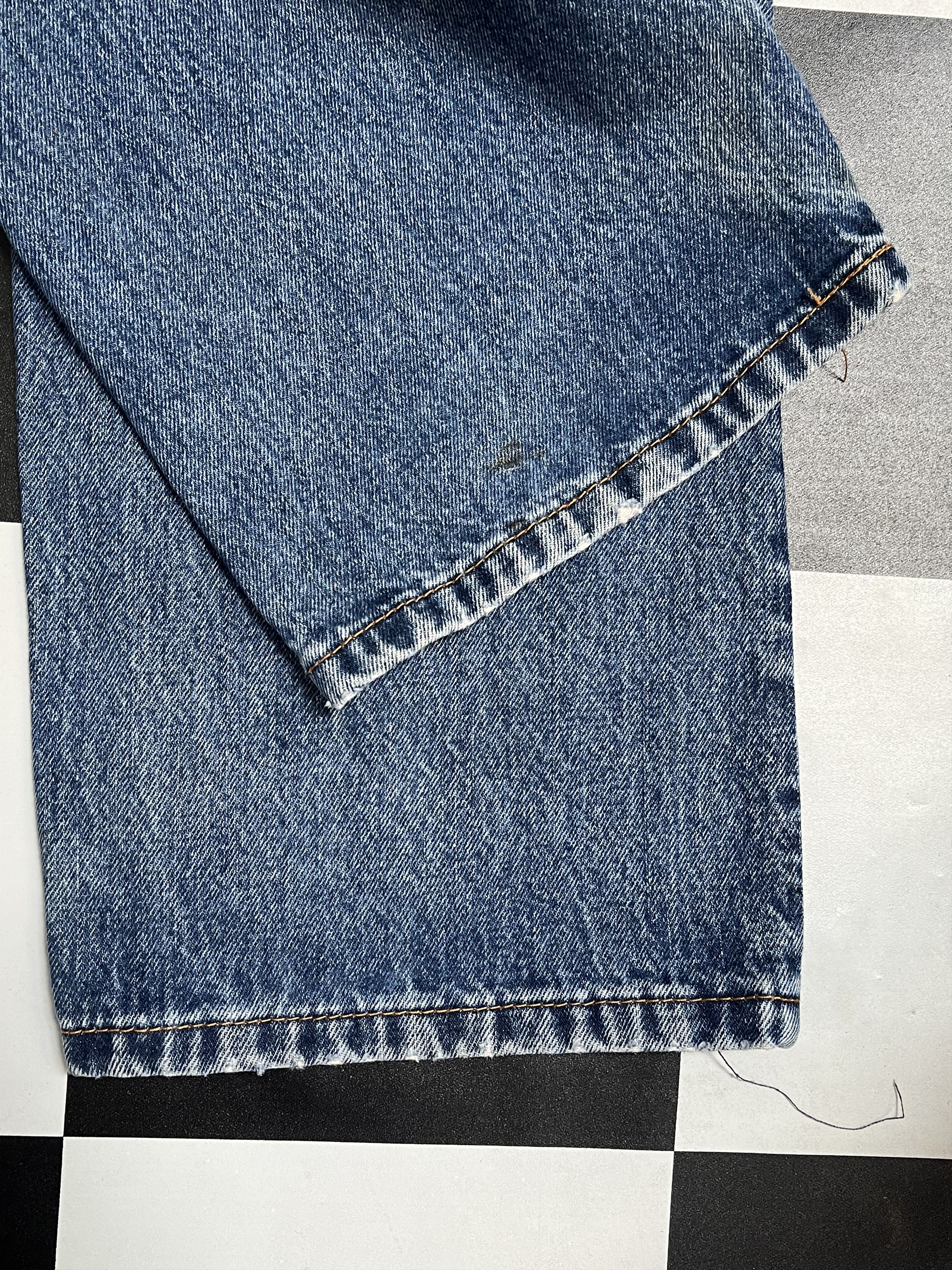 Levi's Vintage Levis 505 Distressed Jeans L273 Size US 37 - 9 Thumbnail