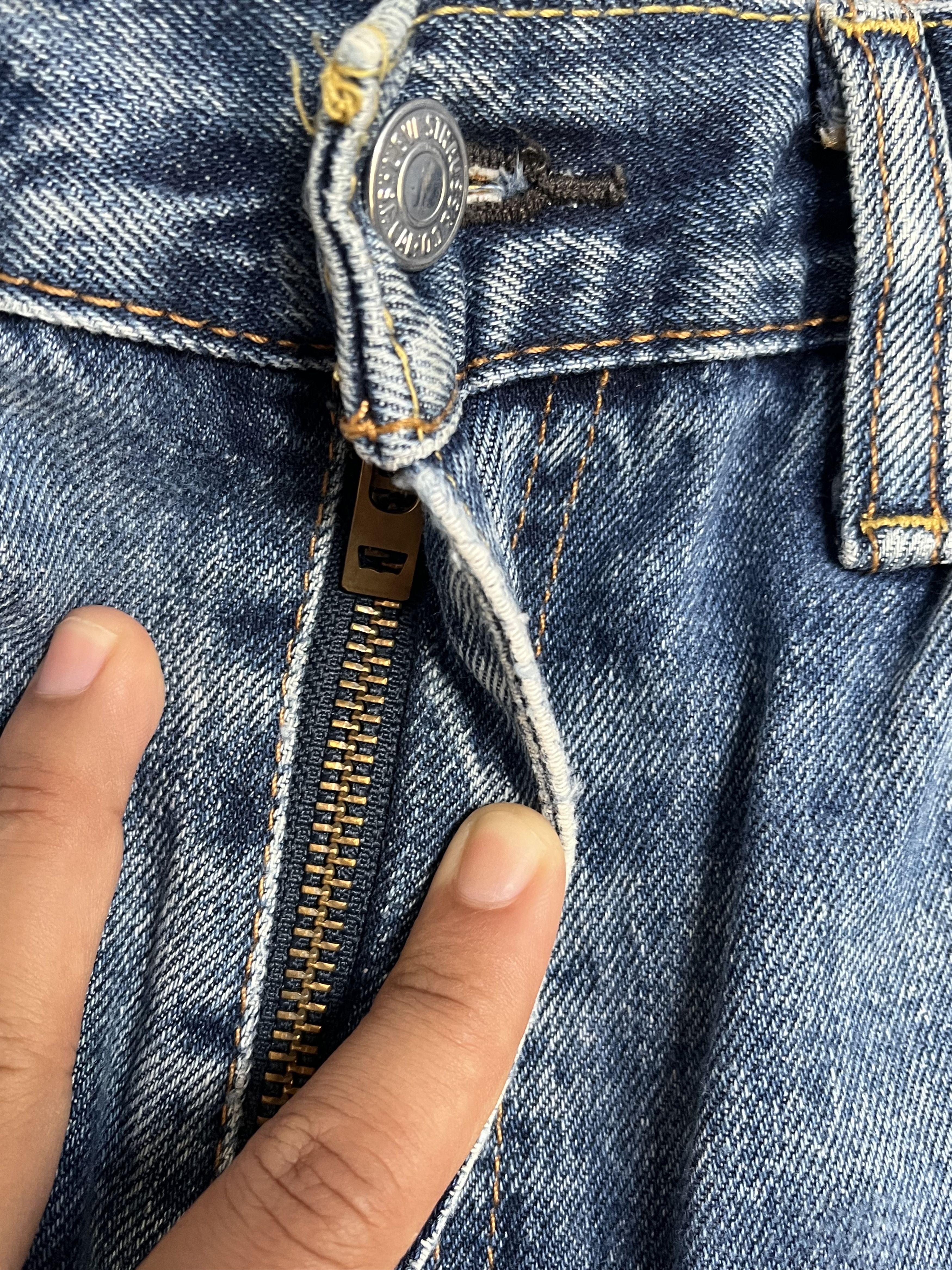 Levi's Vintage Levis 505 Distressed Jeans L273 Size US 37 - 4 Thumbnail