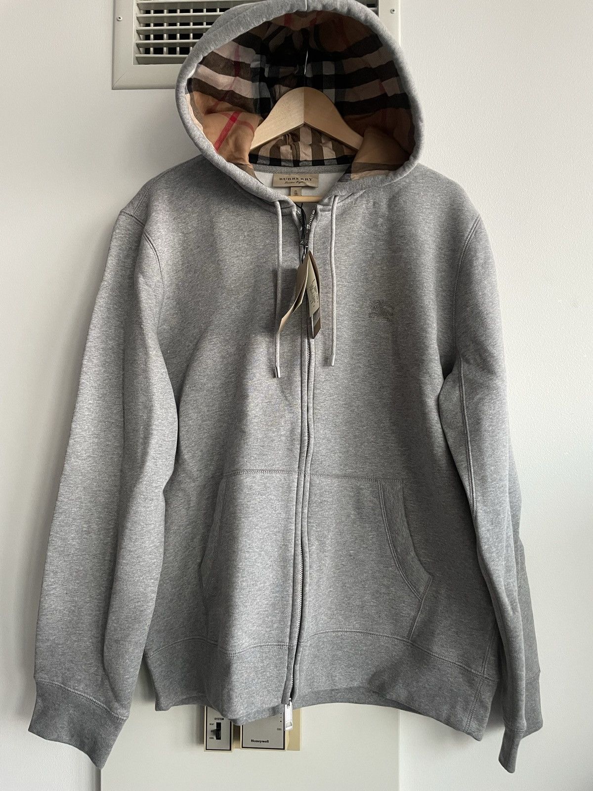 Burberry Super Runway Classic Sold Out Brand NEW Logo Hoodie Jacket Size US M / EU 48-50 / 2 - 14 Thumbnail