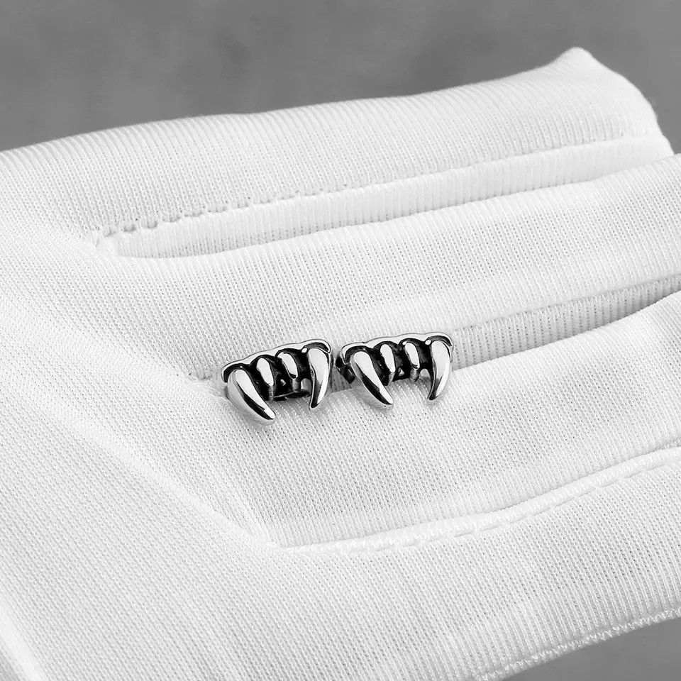 Jewelry Animal Wolf Teeth Earrings Size ONE SIZE - 3 Thumbnail