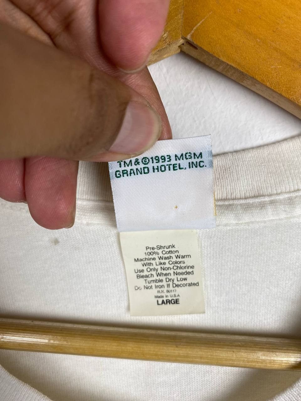 Vintage vintage 90s mgm grand official tee distressed Size US L / EU 52-54 / 3 - 9 Thumbnail