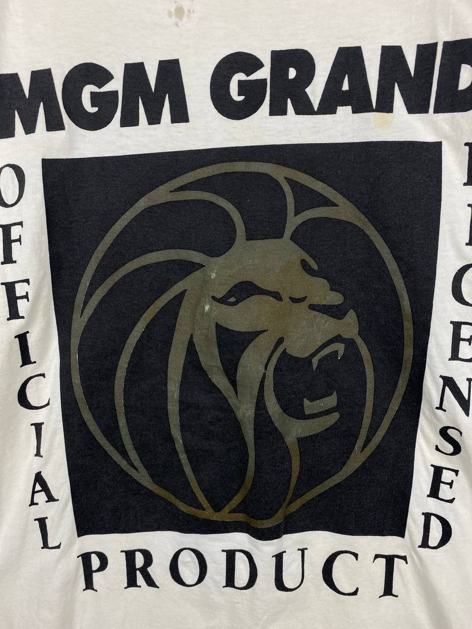 Vintage vintage 90s mgm grand official tee distressed Size US L / EU 52-54 / 3 - 2 Thumbnail