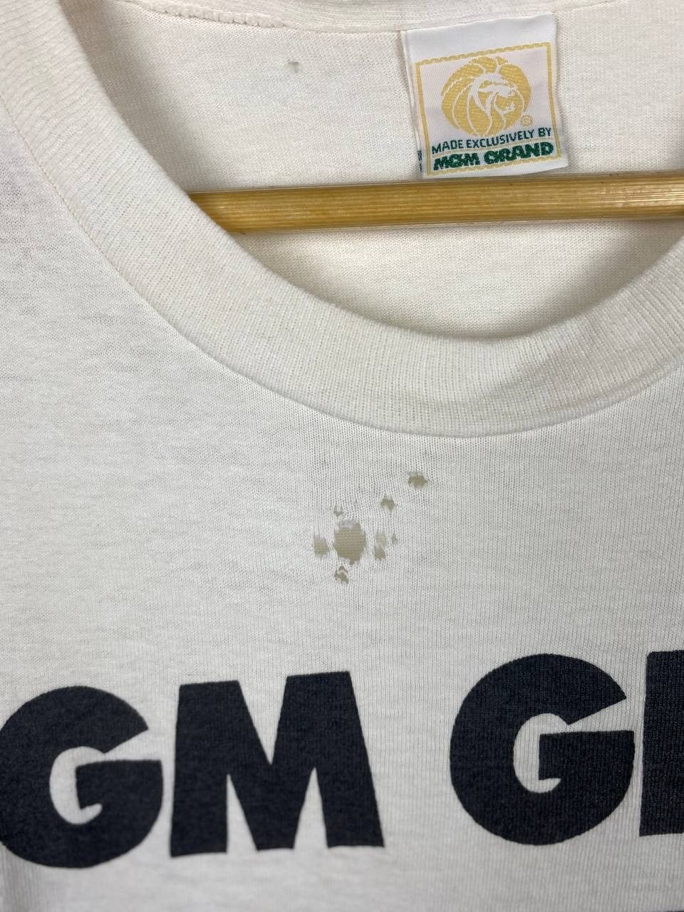 Vintage vintage 90s mgm grand official tee distressed Size US L / EU 52-54 / 3 - 3 Thumbnail