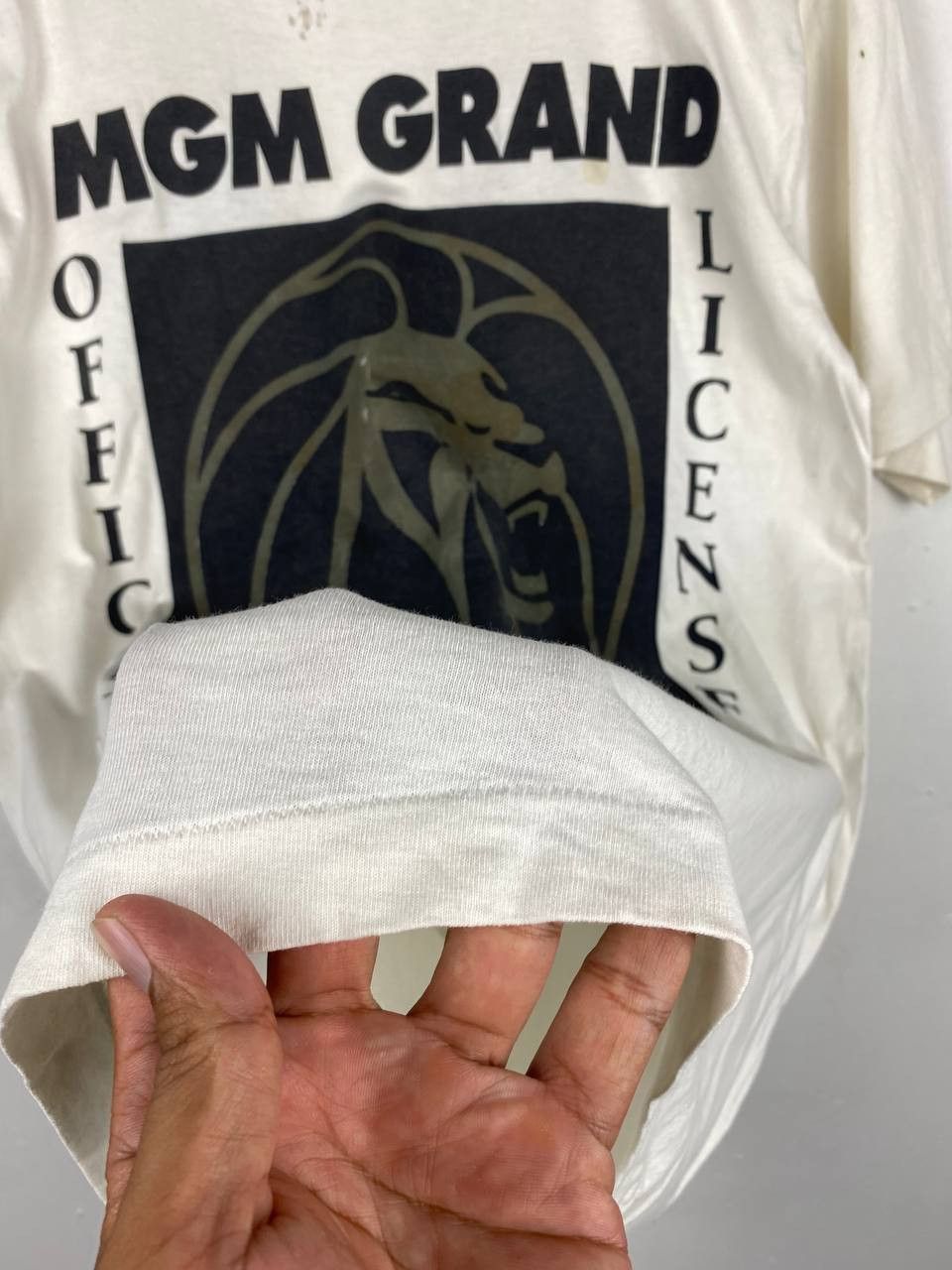 Vintage vintage 90s mgm grand official tee distressed Size US L / EU 52-54 / 3 - 7 Thumbnail