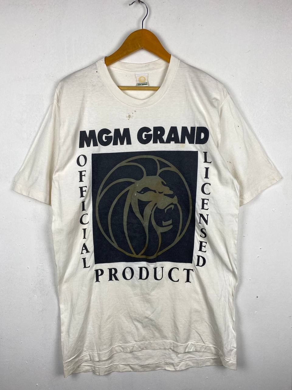 Vintage vintage 90s mgm grand official tee distressed Size US L / EU 52-54 / 3 - 1 Thumbnail