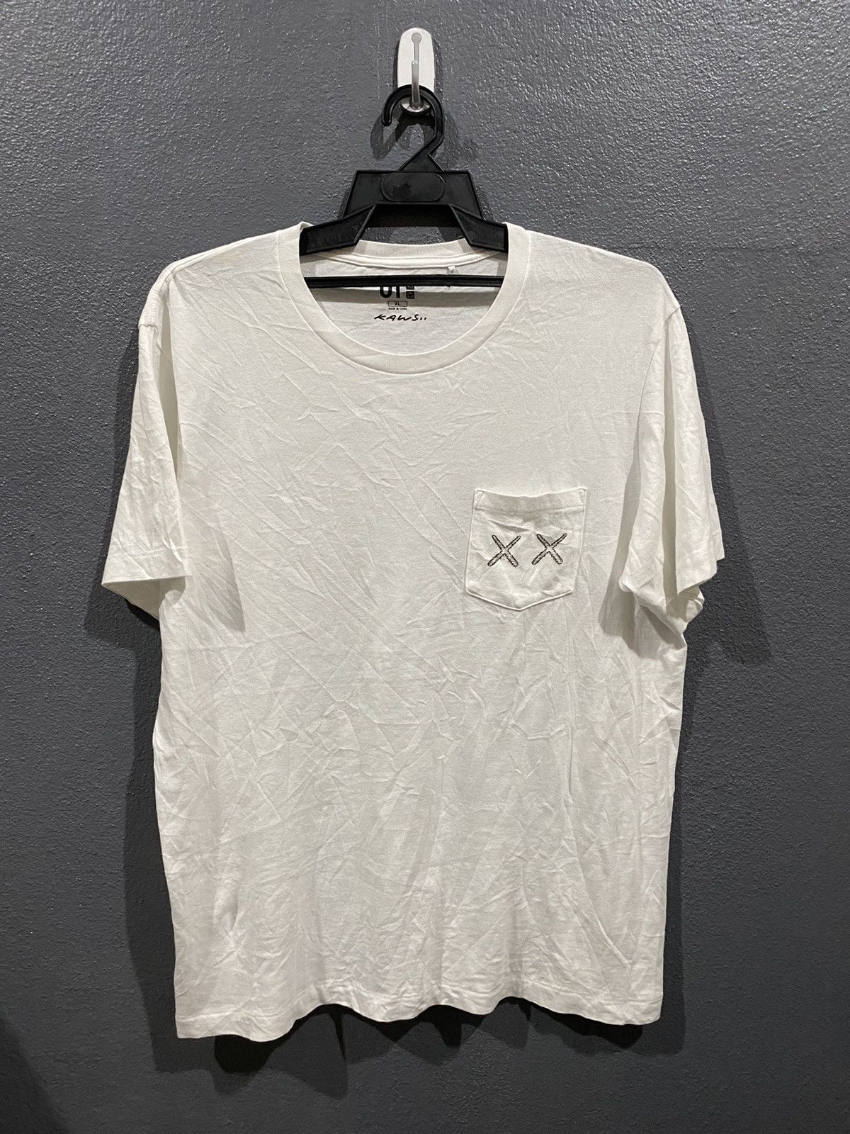 Kaws × Uniqlo Uniqlo X Kaws Tee Size US XL / EU 56 / 4 - 2 Thumbnail