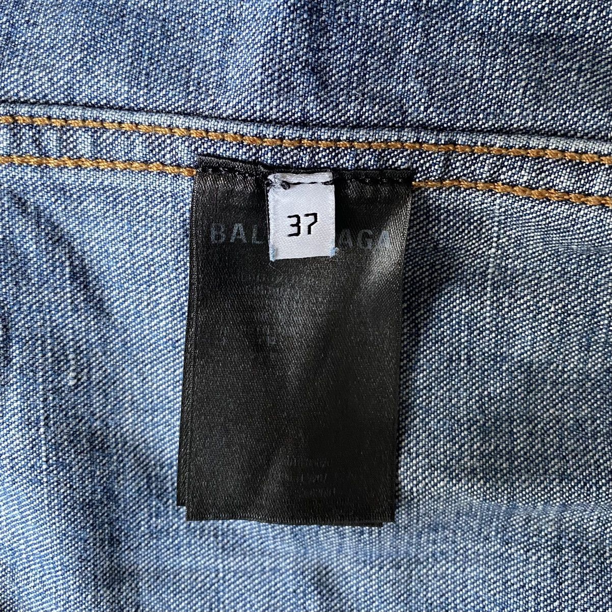 Balenciaga 2019 Back Logo Embroidered Oversize Denim Shirt Size US M / EU 48-50 / 2 - 9 Thumbnail