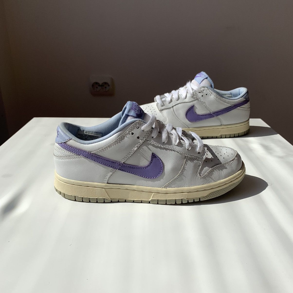 Nike 2005 Nike Dunk Low Grape Cooler White-Purple/Grape Size US 6 / EU 39 - 3 Thumbnail