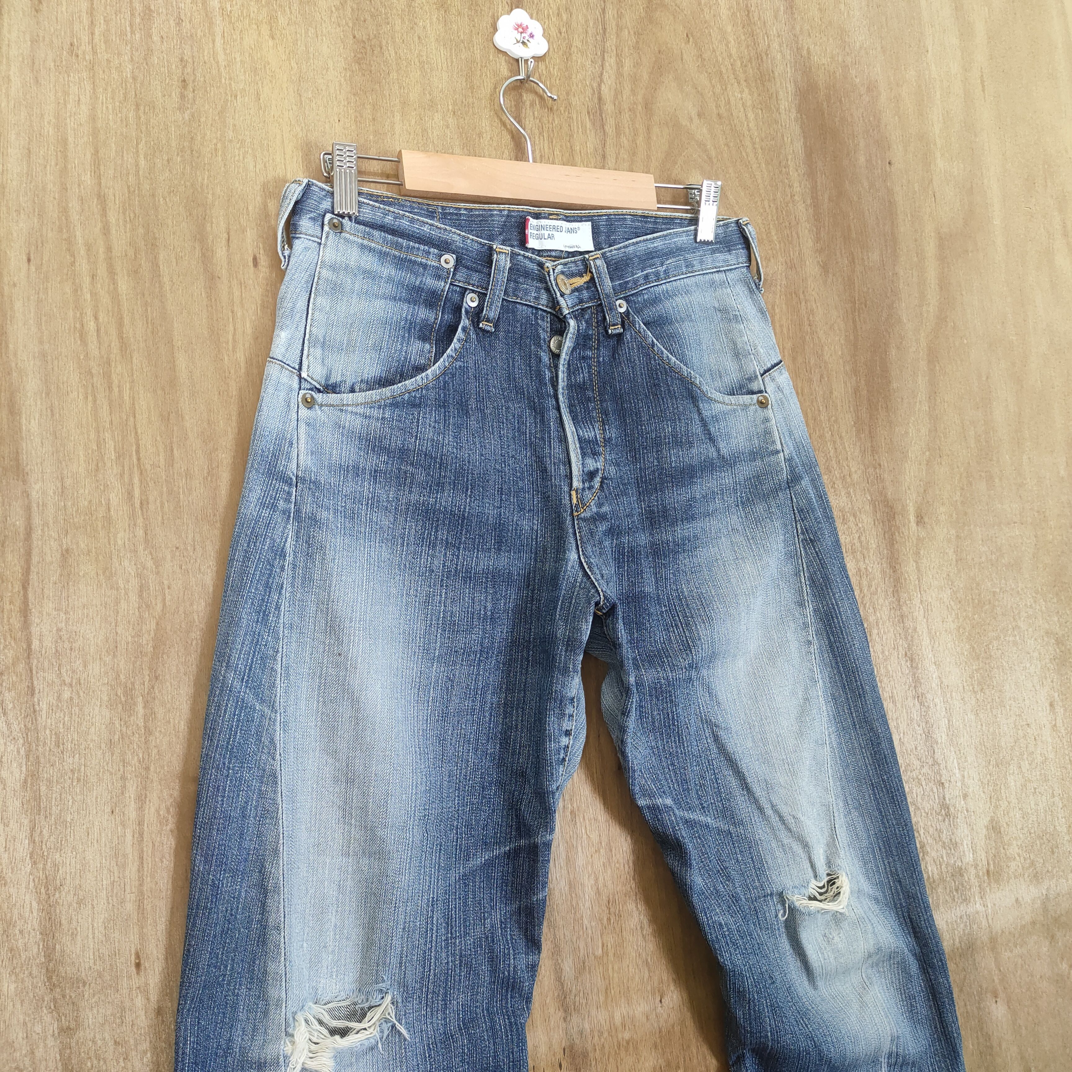 Levi's Vintage Clothing VINTAGE 2001 LEVI'S ENGENDERED TWIST LEG RIPPED KNEE DENIM Size US 30 / EU 46 - 6 Thumbnail