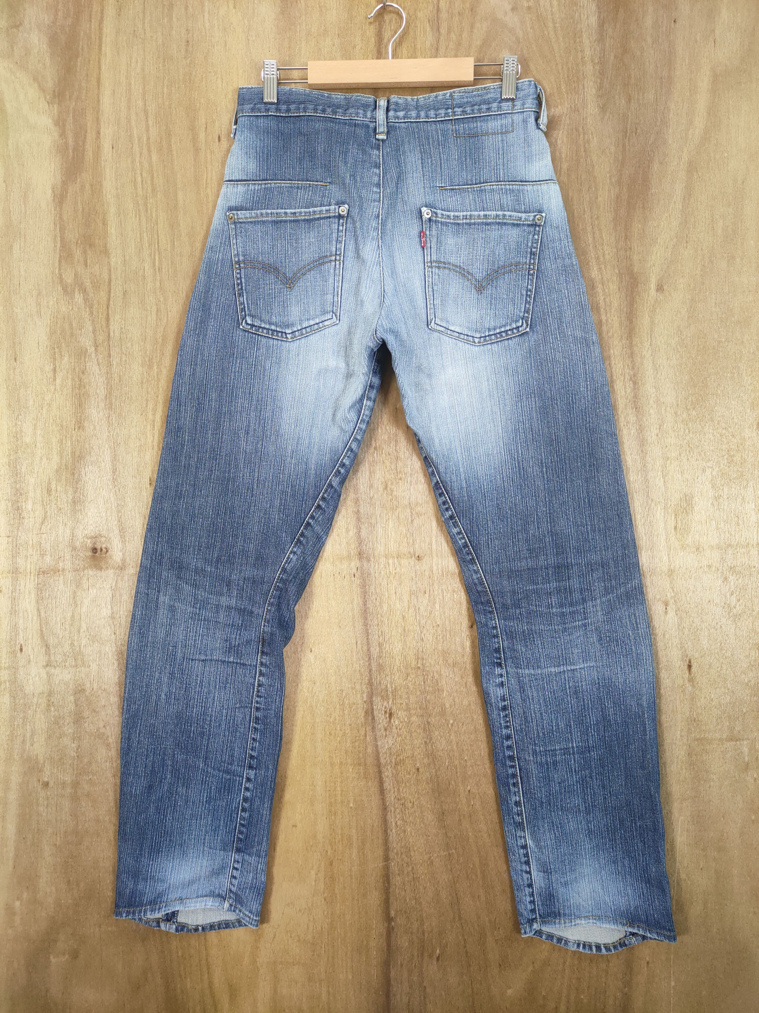 Levi's Vintage Clothing VINTAGE 2001 LEVI'S ENGENDERED TWIST LEG RIPPED KNEE DENIM Size US 30 / EU 46 - 10 Thumbnail