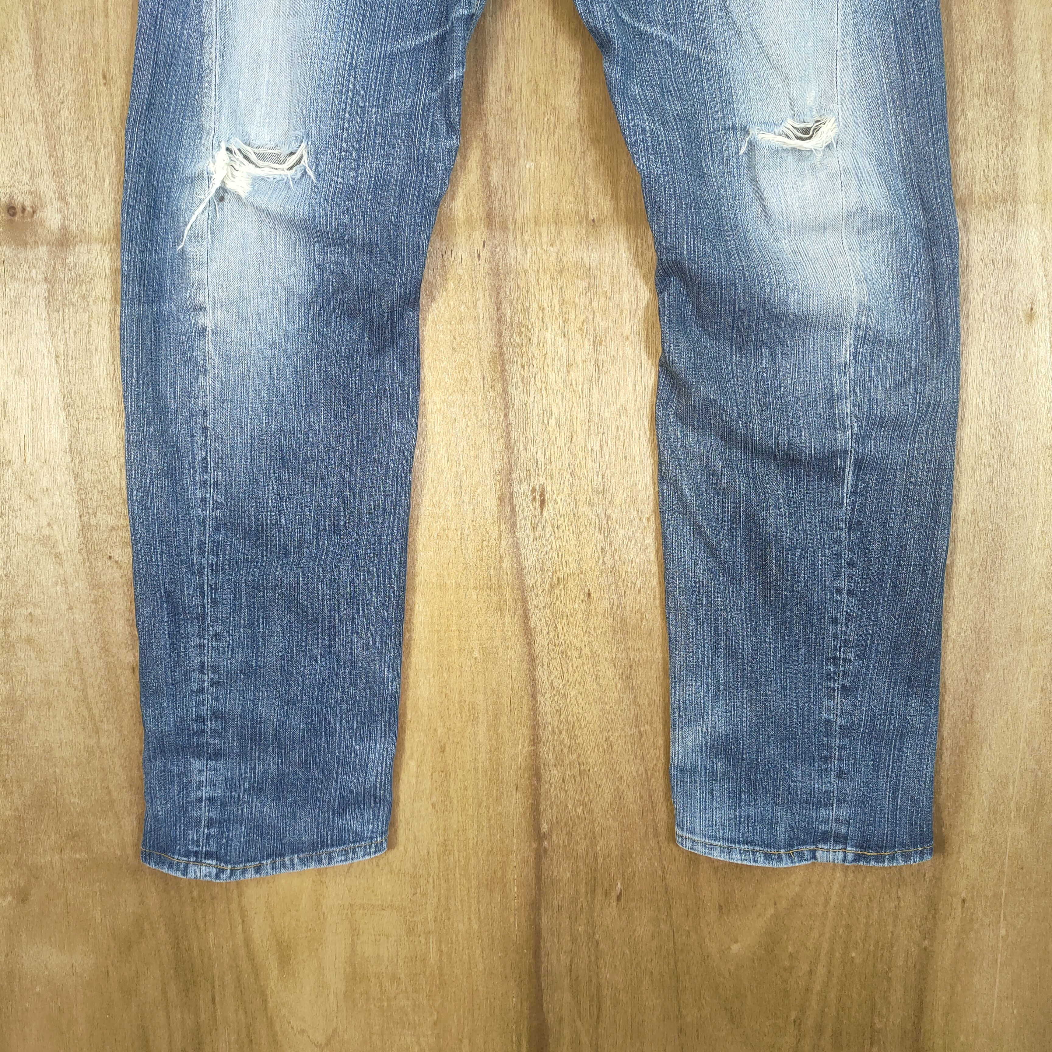 Levi's Vintage Clothing VINTAGE 2001 LEVI'S ENGENDERED TWIST LEG RIPPED KNEE DENIM Size US 30 / EU 46 - 3 Thumbnail