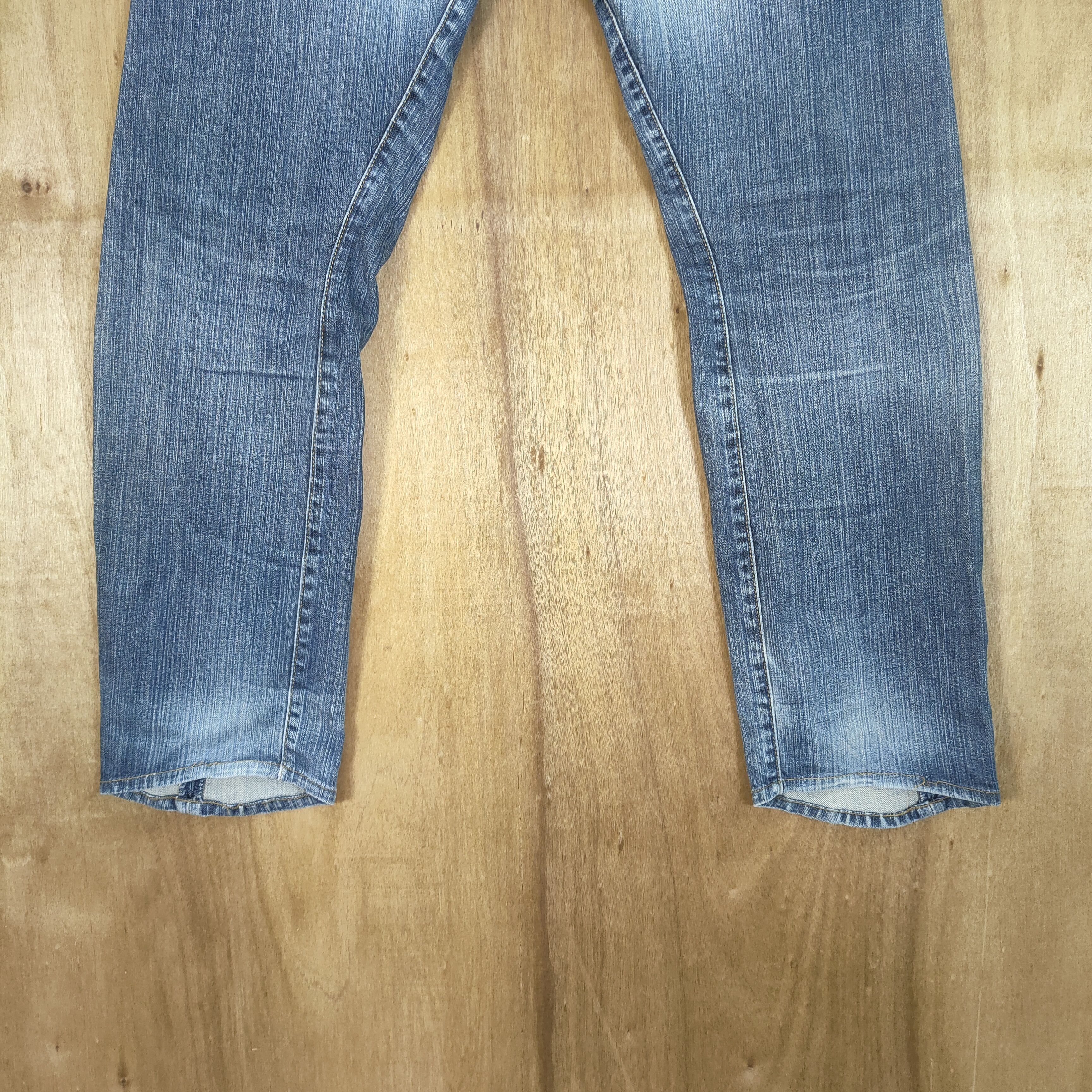 Levi's Vintage Clothing VINTAGE 2001 LEVI'S ENGENDERED TWIST LEG RIPPED KNEE DENIM Size US 30 / EU 46 - 12 Thumbnail