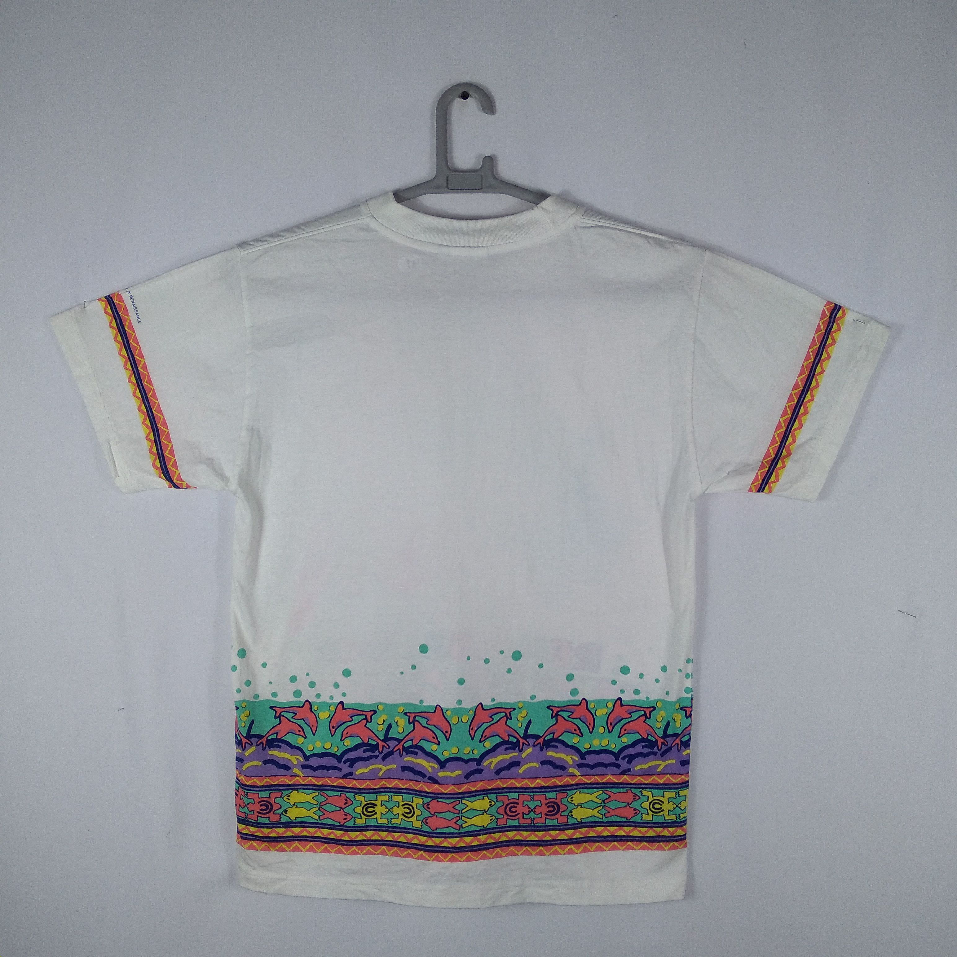 Vintage Vintage Renaissance Colourful Art Of Dolphin In The Sea Tee Size US M / EU 48-50 / 2 - 3 Thumbnail
