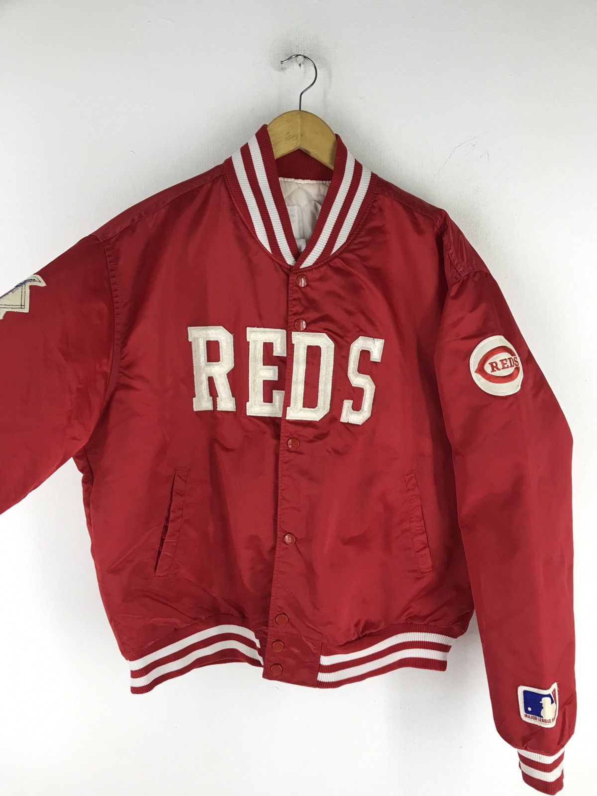 MLB 🔥 RARE VINTAGE REDS MLB NATIONAL LEAGUE SATIN BOMBER JACKET Size US XL / EU 56 / 4 - 6 Thumbnail