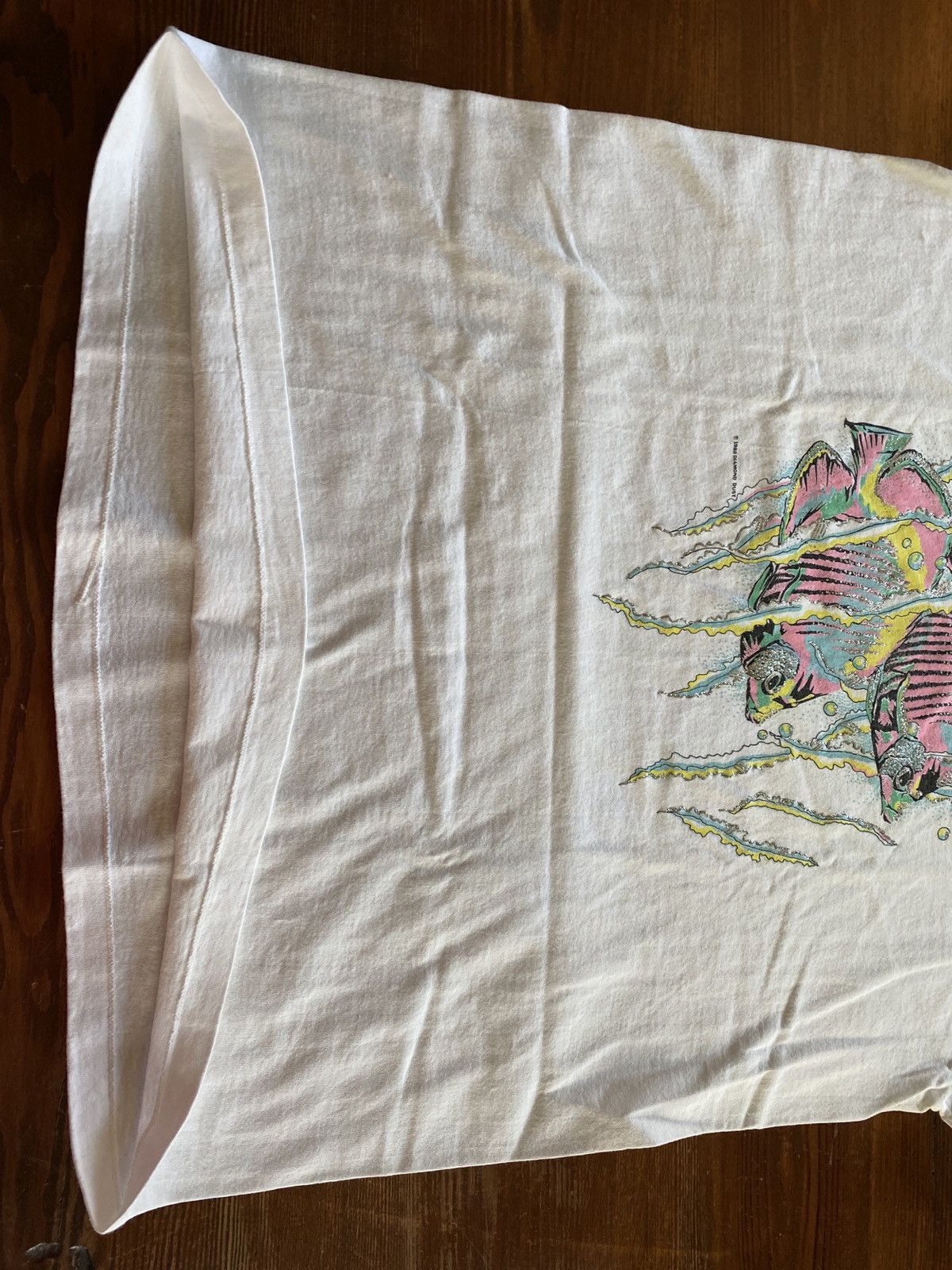 Vintage Vintage 1988 80s Glitter Fish Single Stitch White Tee Size US XL / EU 56 / 4 - 11 Thumbnail