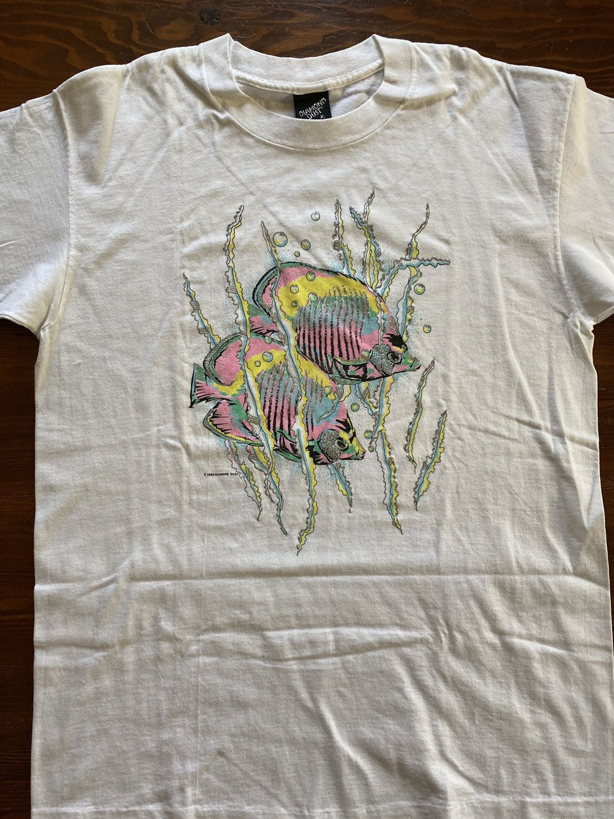 Vintage Vintage 1988 80s Glitter Fish Single Stitch White Tee Size US XL / EU 56 / 4 - 1 Thumbnail
