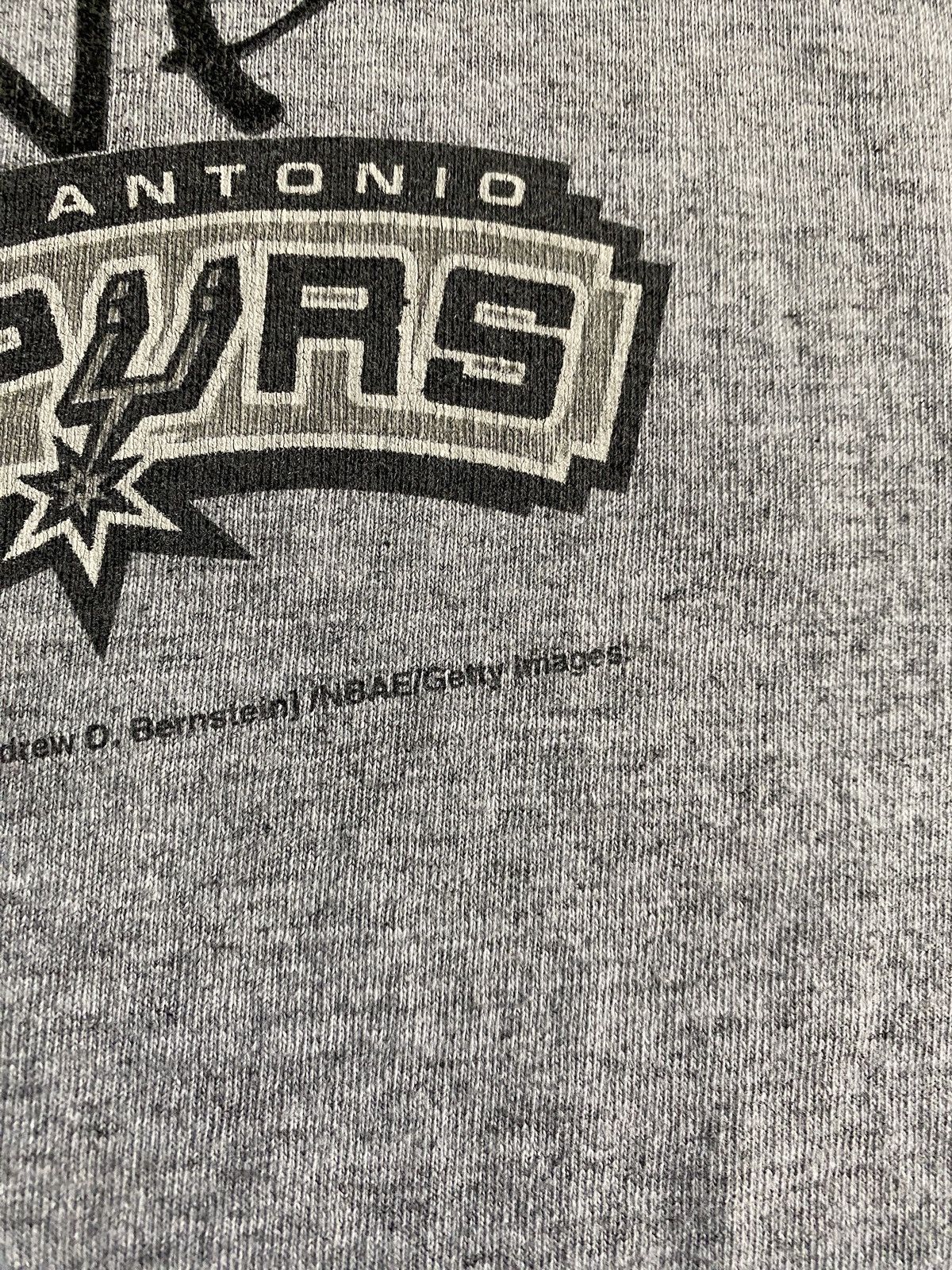 Lee Vintage ‘03 Tim Duncan MVP San Antonio Spurs Playoffs Tee Size US XXL / EU 58 / 5 - 8 Thumbnail