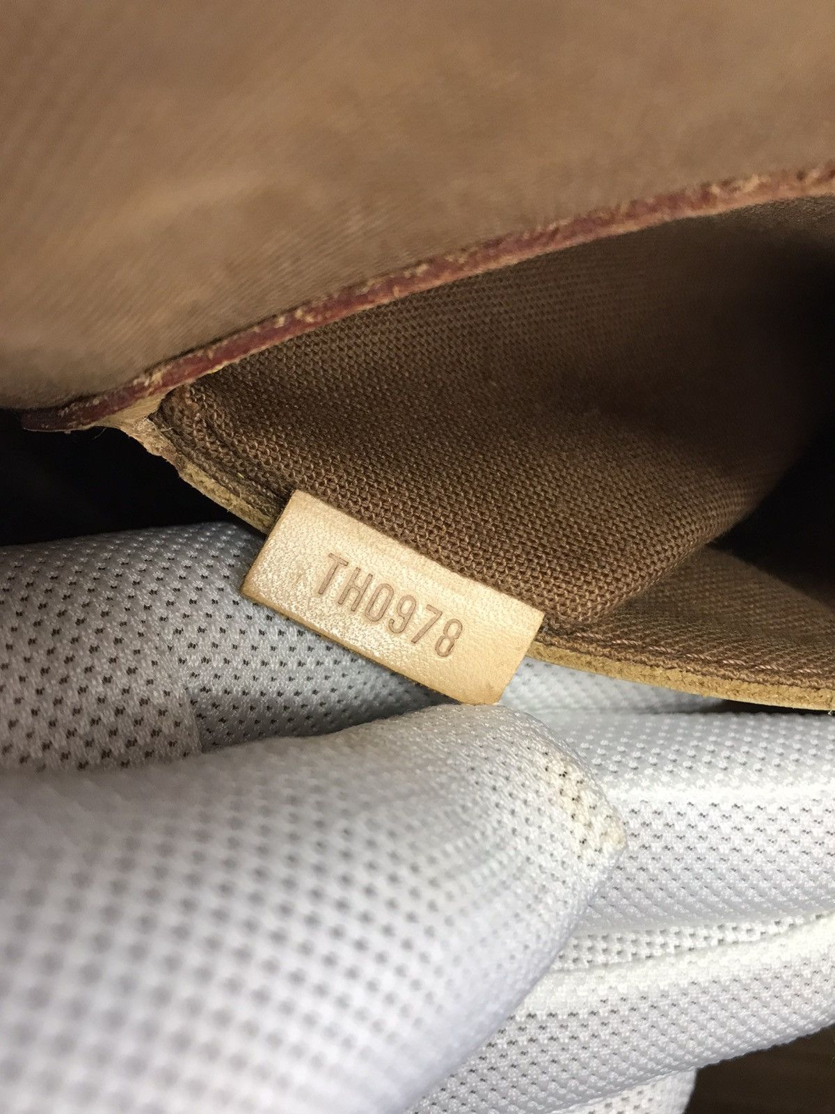 Louis Vuitton 🔥Hot item🔥Authentic Louis Vuitton Alma Monogram Size ONE SIZE - 20 Thumbnail