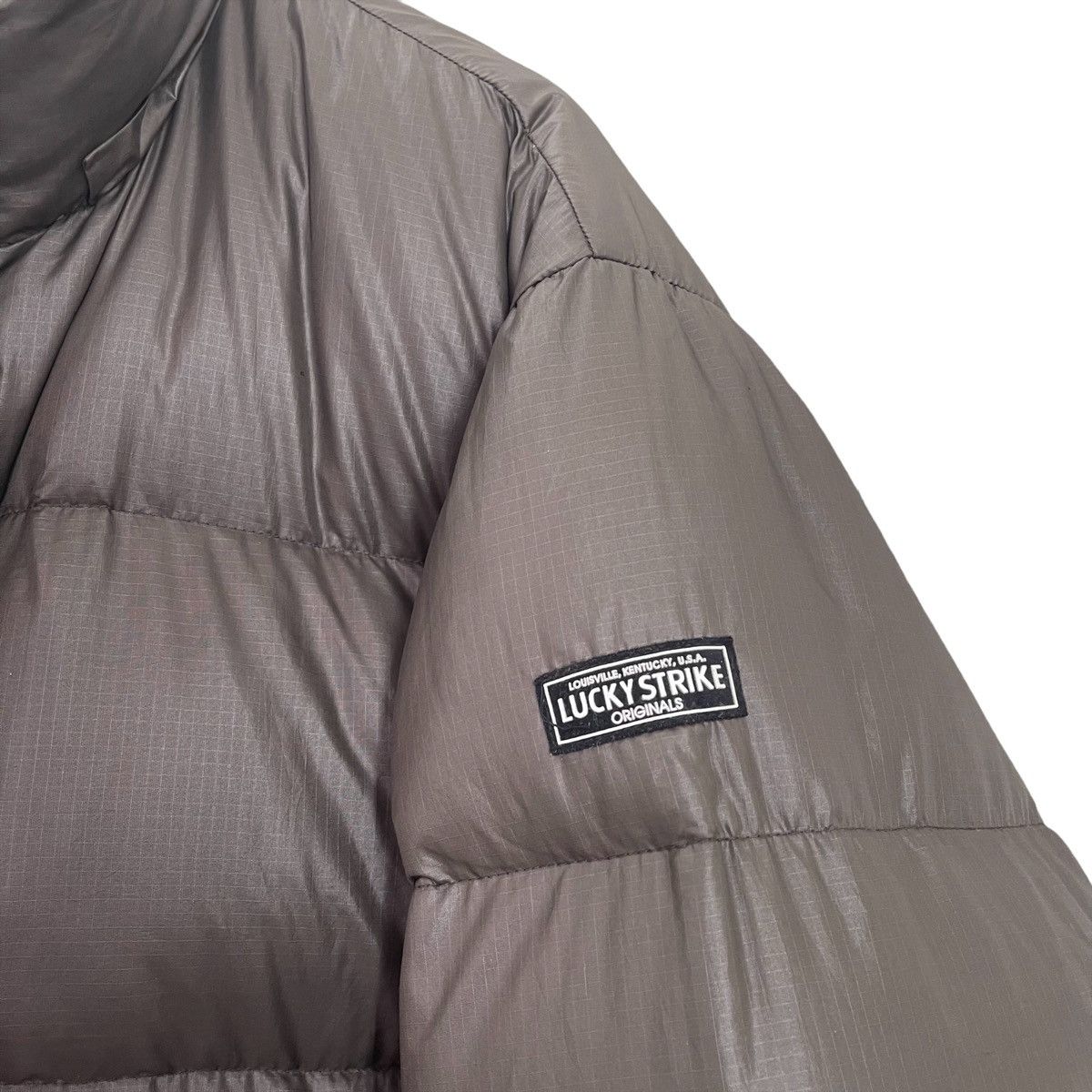 Vintage Vintage Lucky Strike Puffer Jacket Size L Size US XL / EU 56 / 4 - 8 Thumbnail