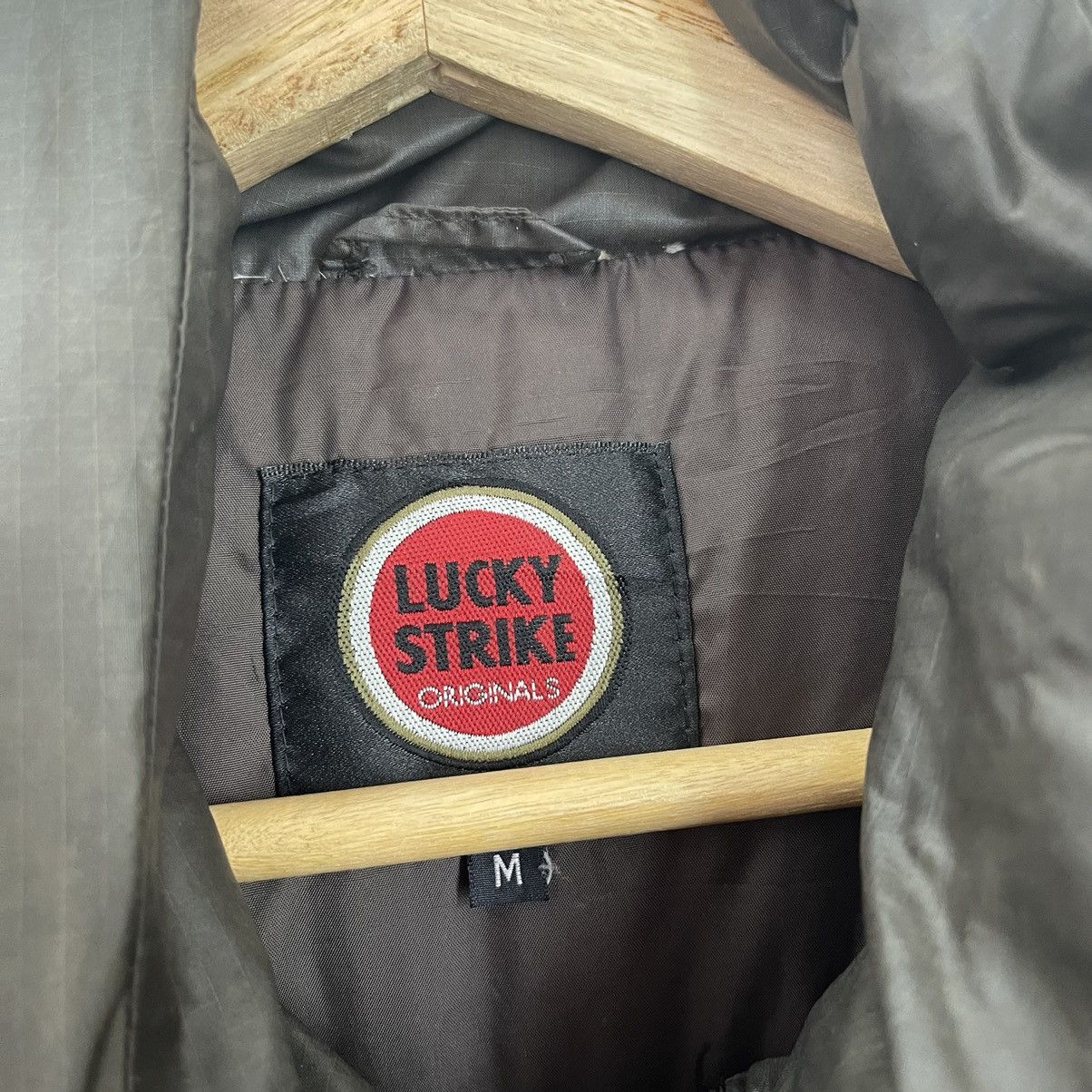 Vintage Vintage Lucky Strike Puffer Jacket Size L Size US XL / EU 56 / 4 - 12 Thumbnail