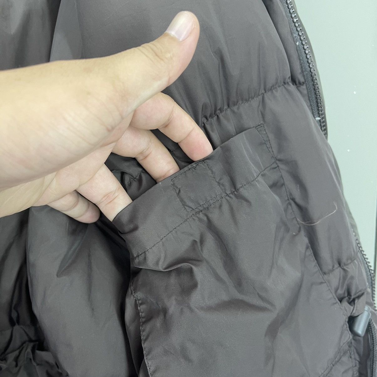Vintage Vintage Lucky Strike Puffer Jacket Size L Size US XL / EU 56 / 4 - 14 Thumbnail
