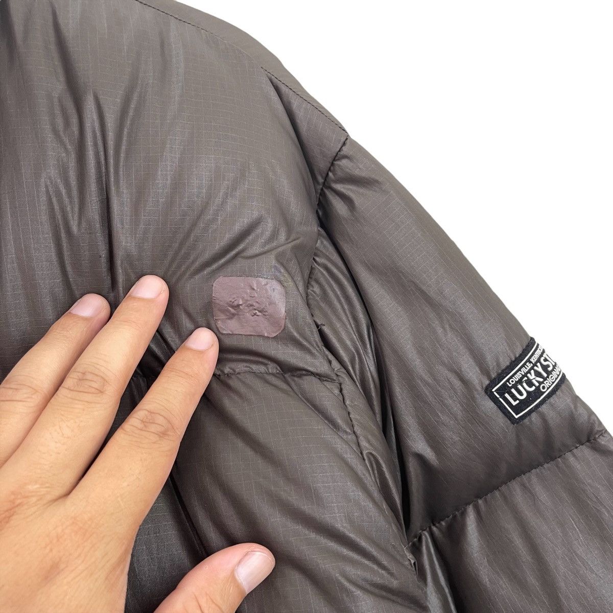 Vintage Vintage Lucky Strike Puffer Jacket Size L Size US XL / EU 56 / 4 - 7 Thumbnail