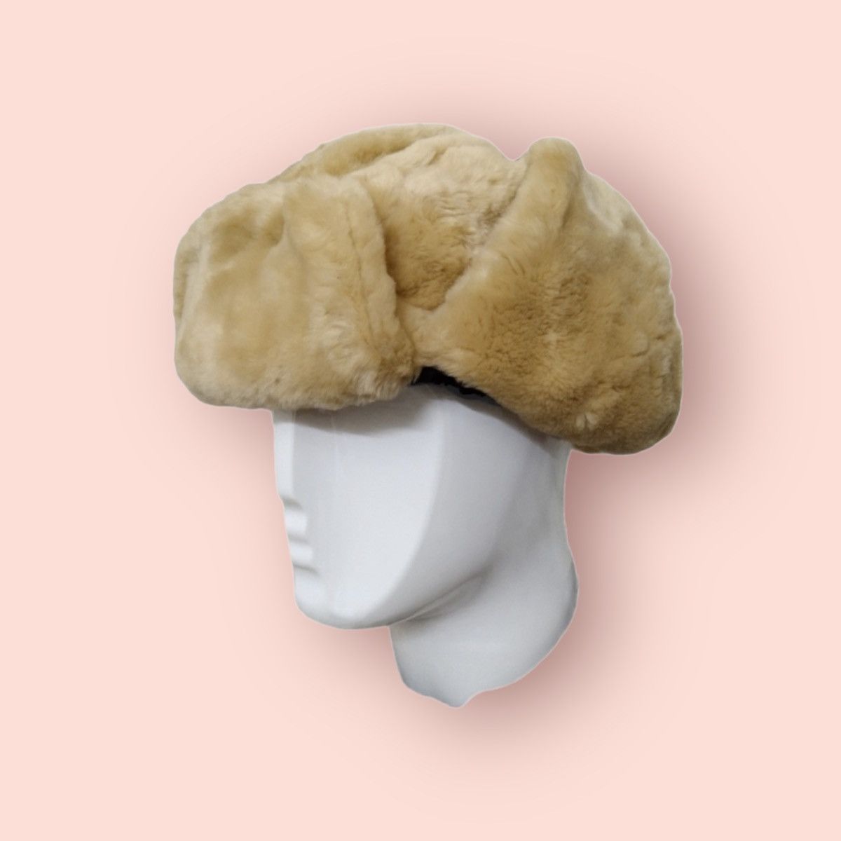Gap GAP FLUFFY PLUSH WIND STOPPER/TRAPPER ALT BEANIE HAT Size ONE SIZE - 18 Thumbnail