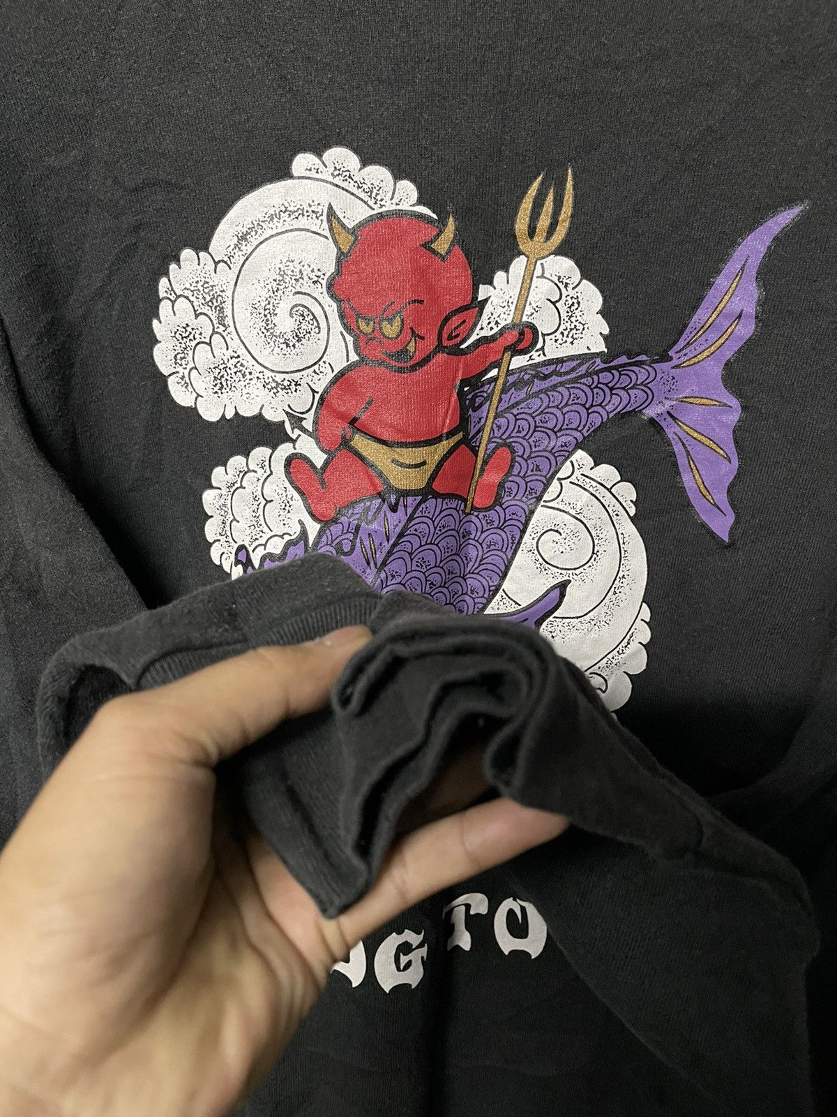 Dogtown Rare Vintage 90s Dog Town Faded Sweatshirt Tadmen Devil Size US L / EU 52-54 / 3 - 7 Thumbnail