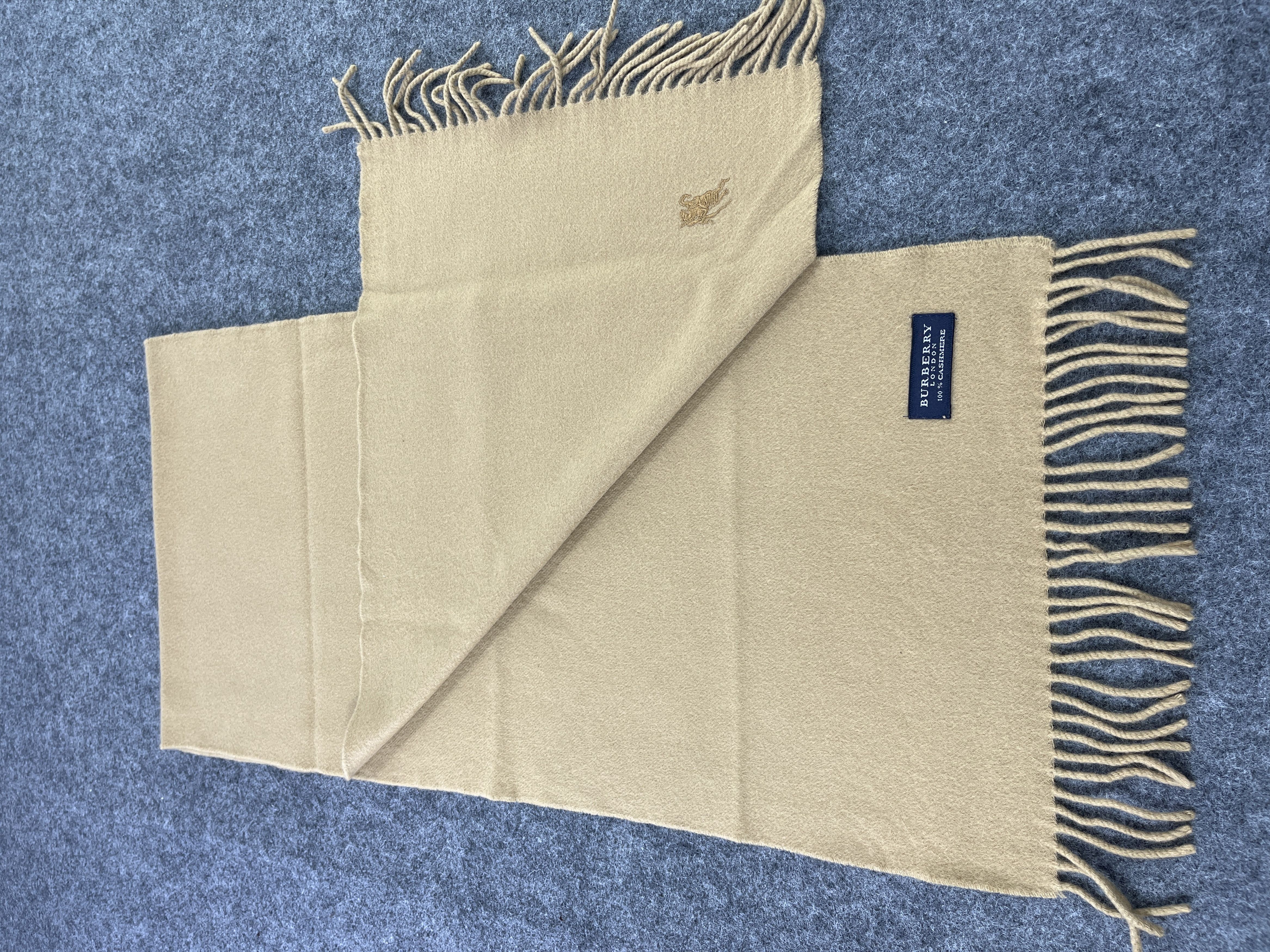 Vintage BURBERRY PLAIN SCARVES / MUFFLER / NECKWEAR T008 Size ONE SIZE - 3 Thumbnail