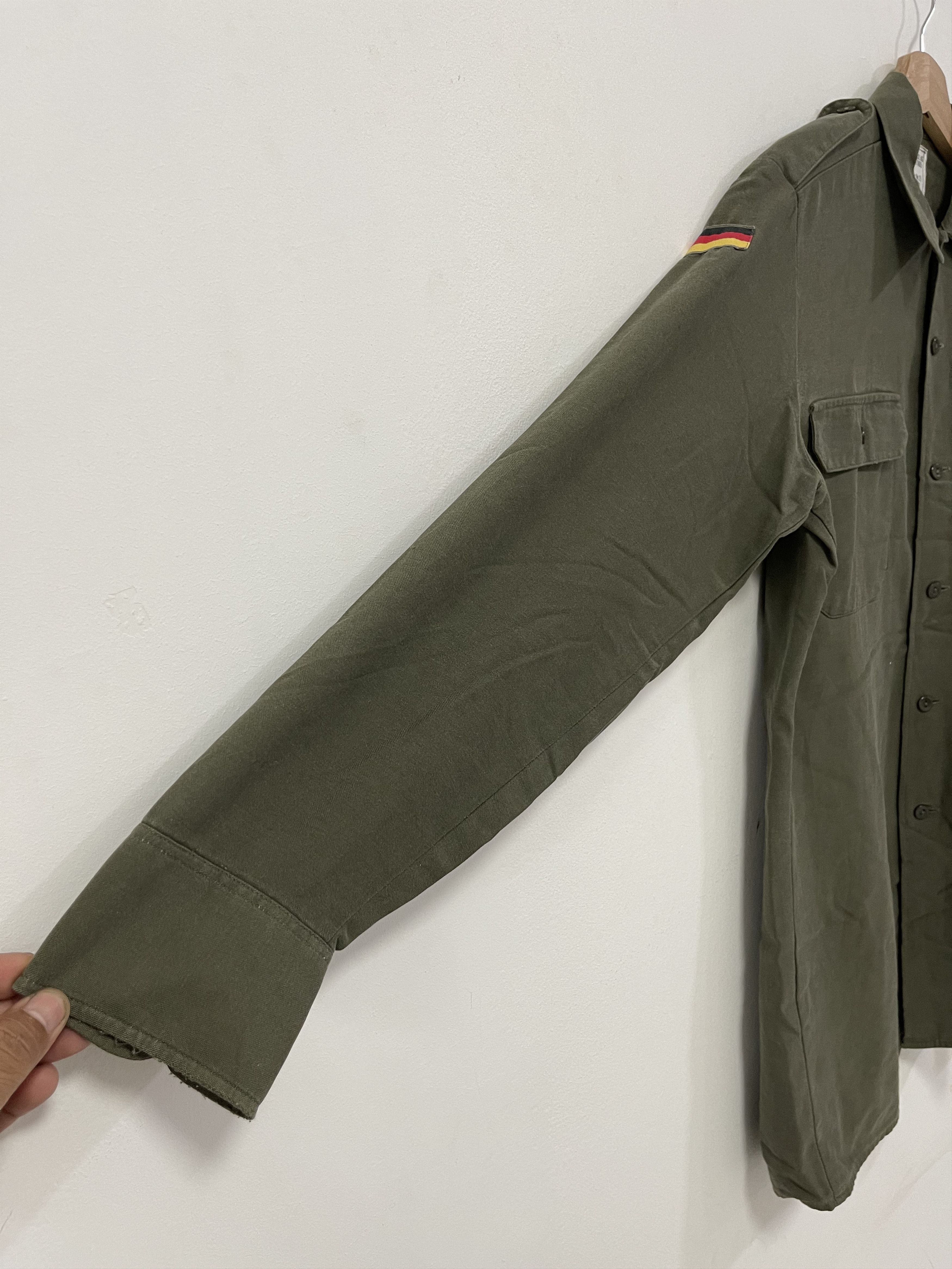 Vintage Vintage 1989 Germany Army Military Button Up Shirt Size US S / EU 44-46 / 1 - 6 Thumbnail