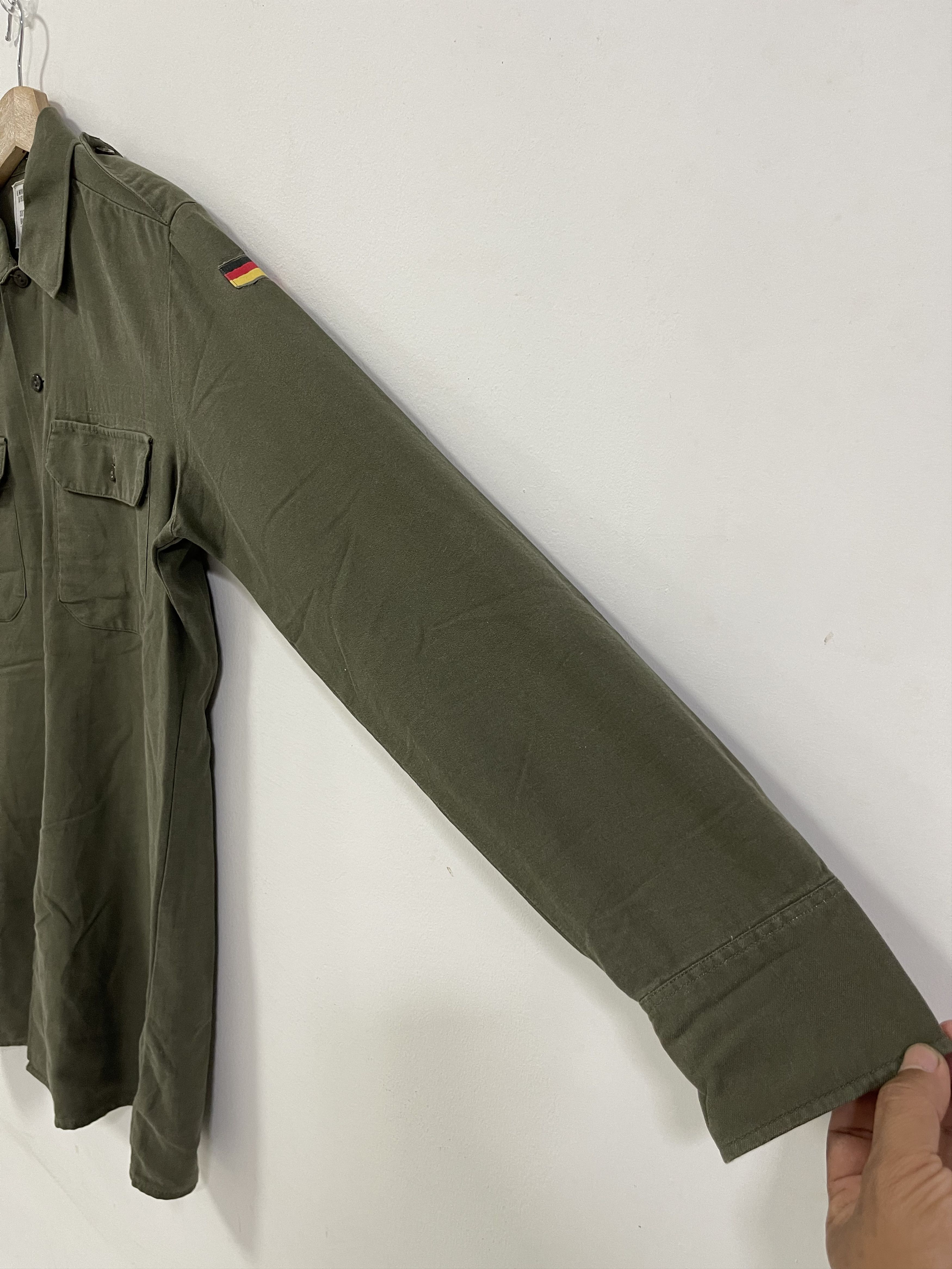 Vintage Vintage 1989 Germany Army Military Button Up Shirt Size US S / EU 44-46 / 1 - 4 Thumbnail