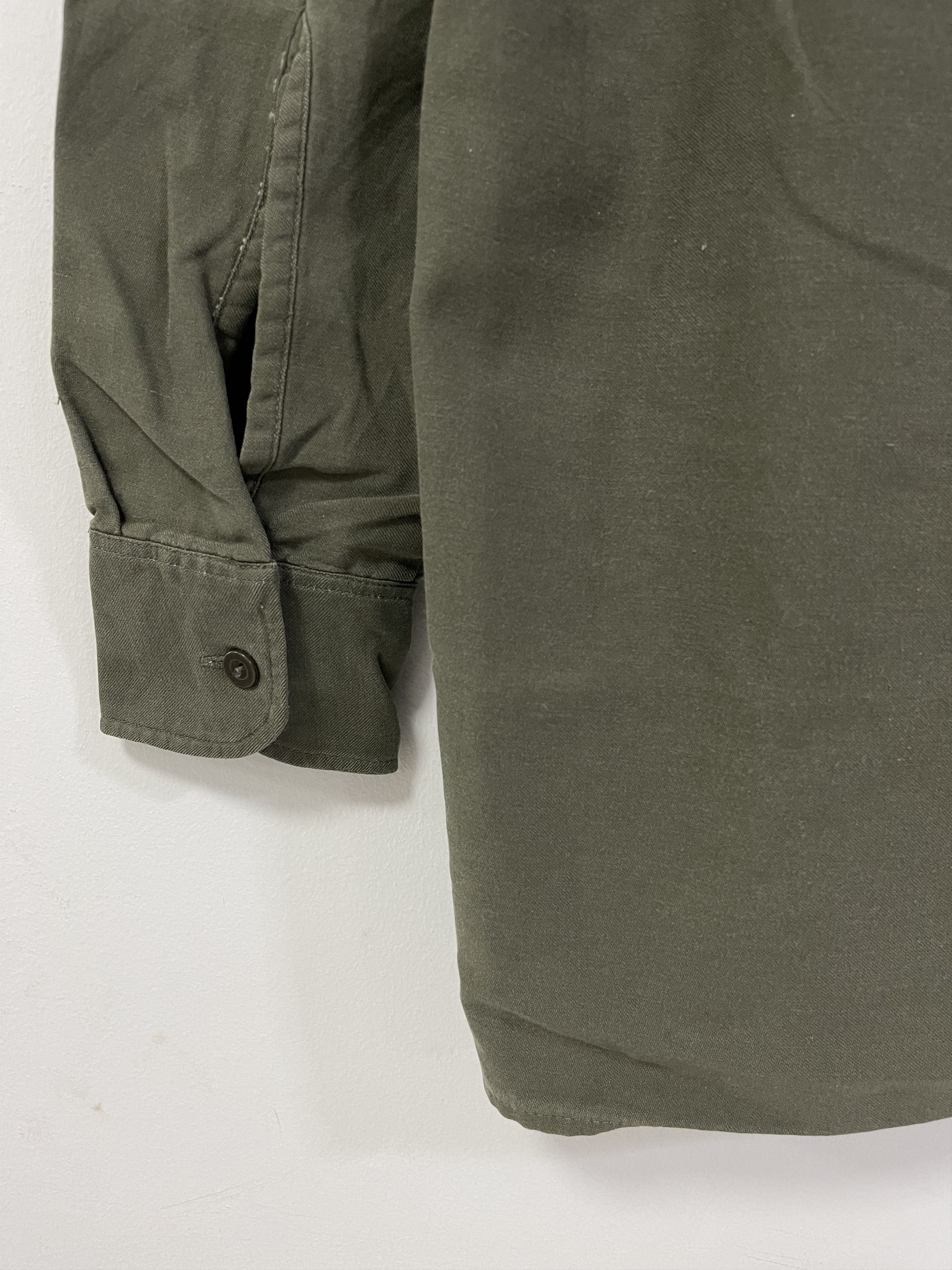 Vintage Vintage 1989 Germany Army Military Button Up Shirt Size US S / EU 44-46 / 1 - 9 Thumbnail