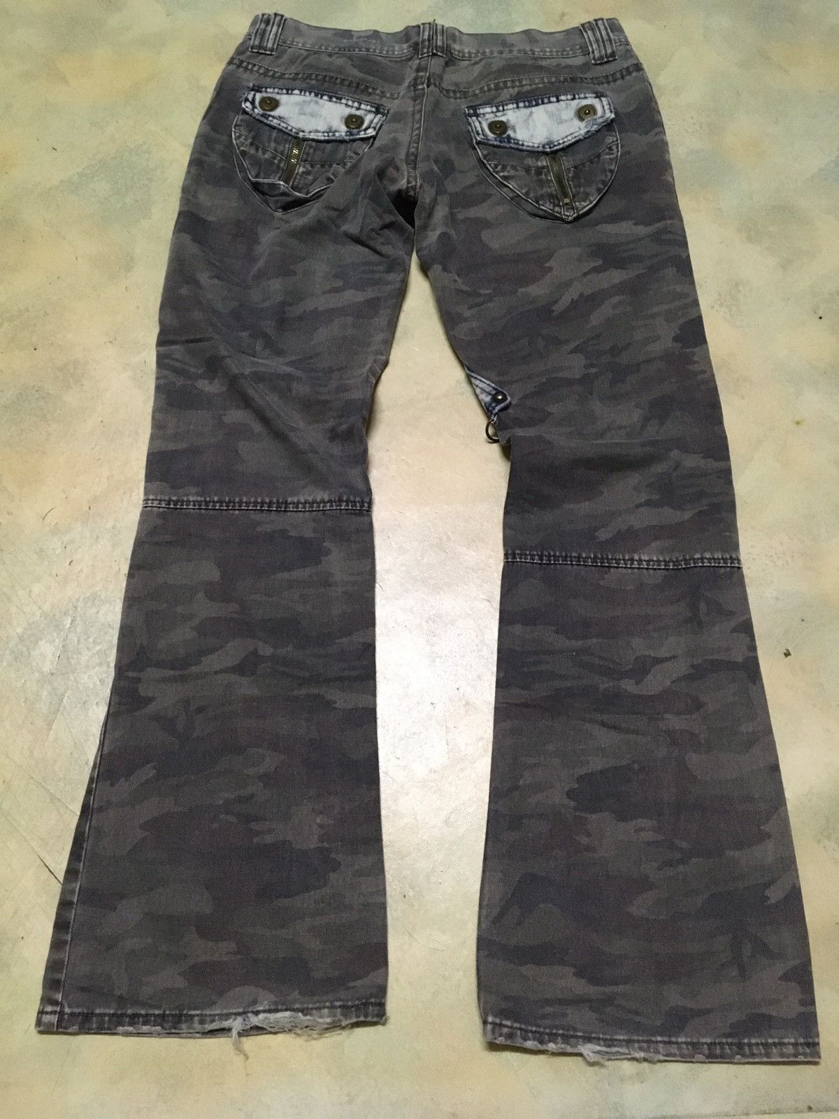 Japanese Brand Japanese Brand Camouflage Cargo Multipocket Distressed Size US 33 - 8 Thumbnail