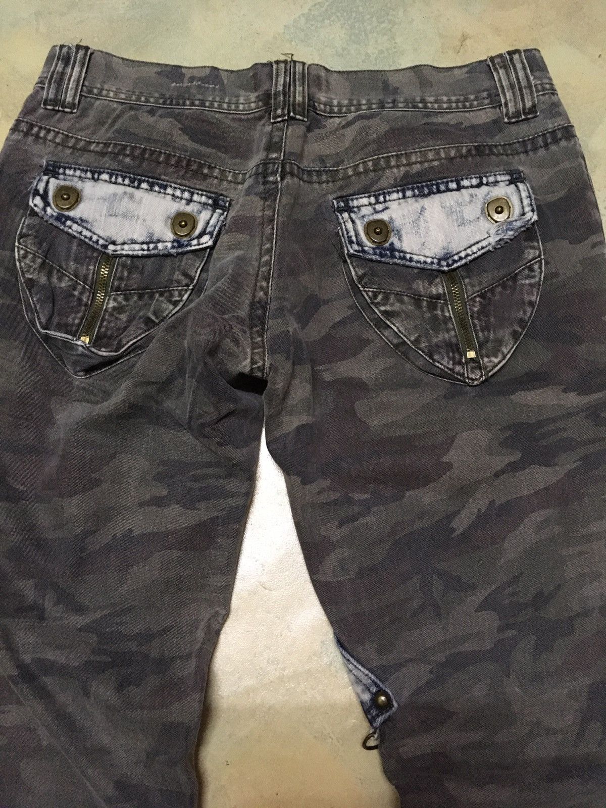Japanese Brand Japanese Brand Camouflage Cargo Multipocket Distressed Size US 33 - 9 Thumbnail