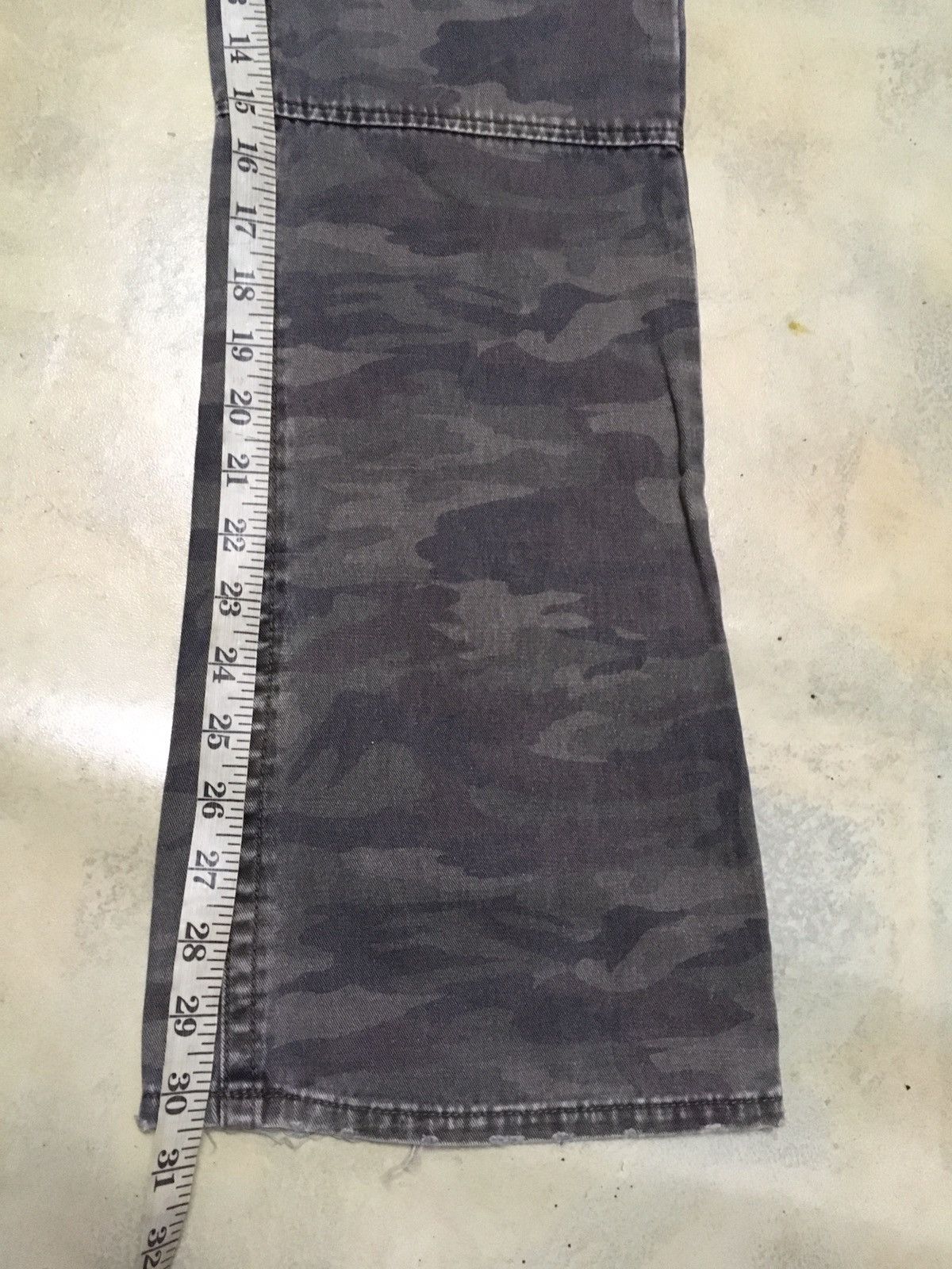 Japanese Brand Japanese Brand Camouflage Cargo Multipocket Distressed Size US 33 - 18 Thumbnail