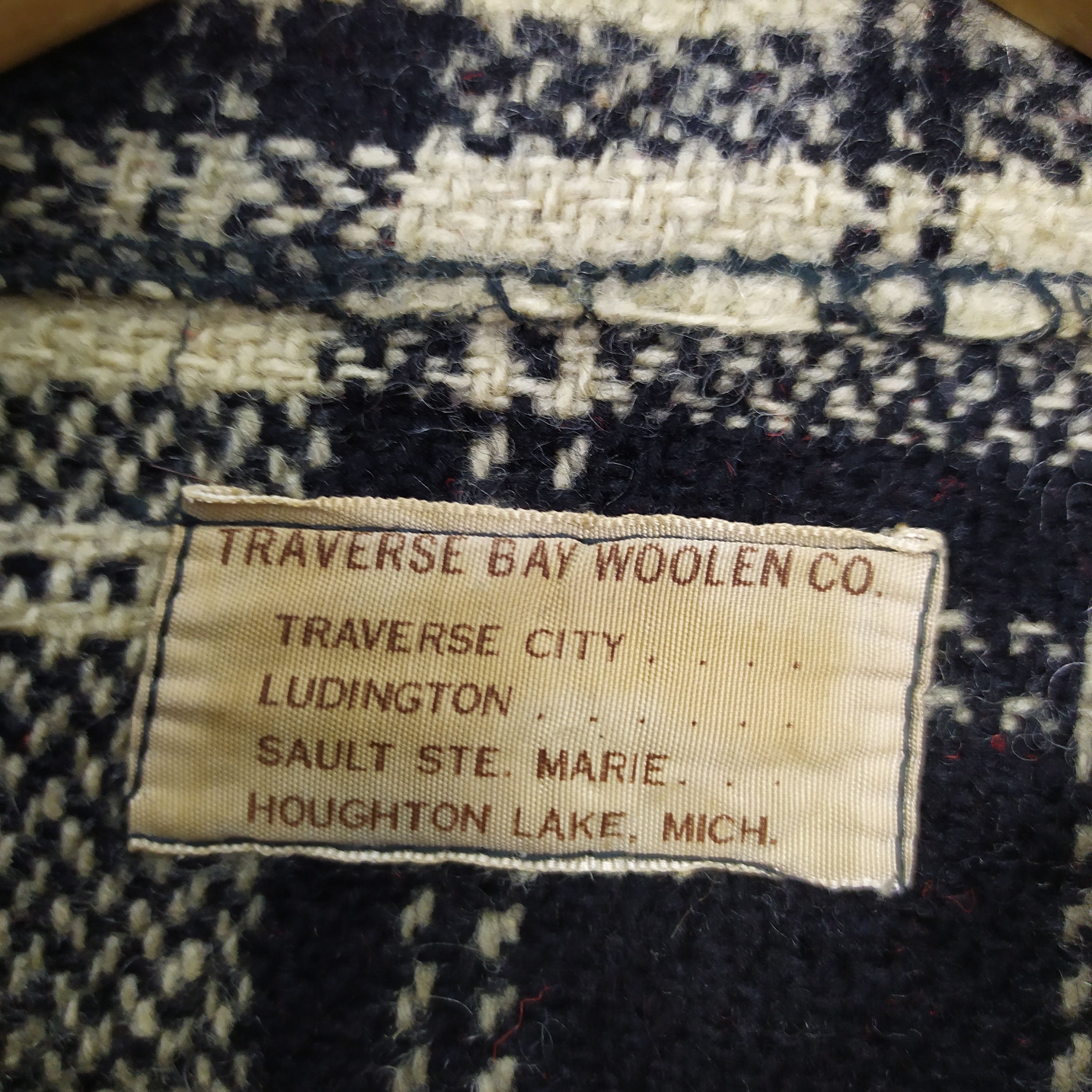 Vintage VINTAGE TRAVERSE WOOLEN CO. TARTAN PLAID WOOL JACKET Size US L / EU 52-54 / 3 - 6 Thumbnail