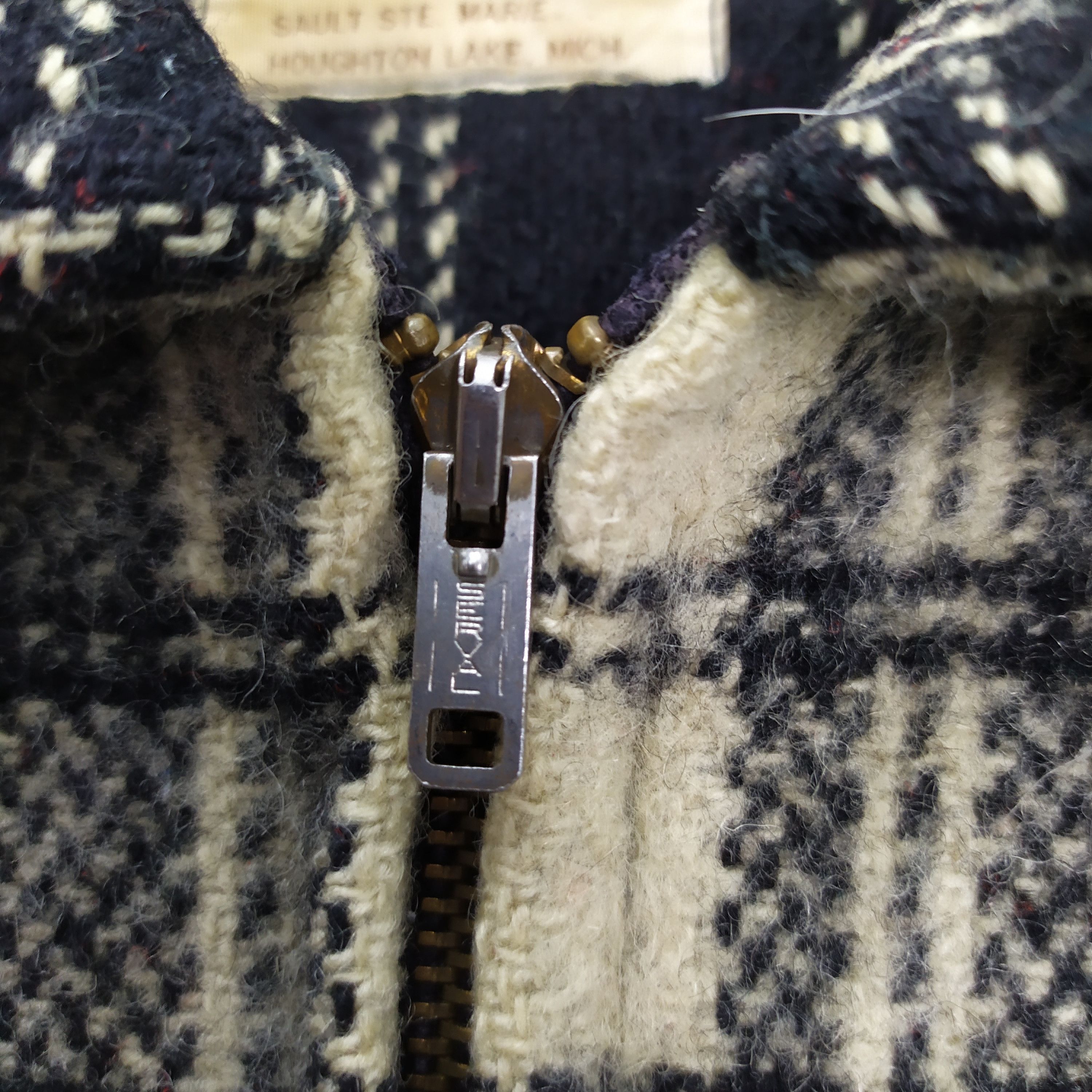 Vintage VINTAGE TRAVERSE WOOLEN CO. TARTAN PLAID WOOL JACKET Size US L / EU 52-54 / 3 - 10 Thumbnail